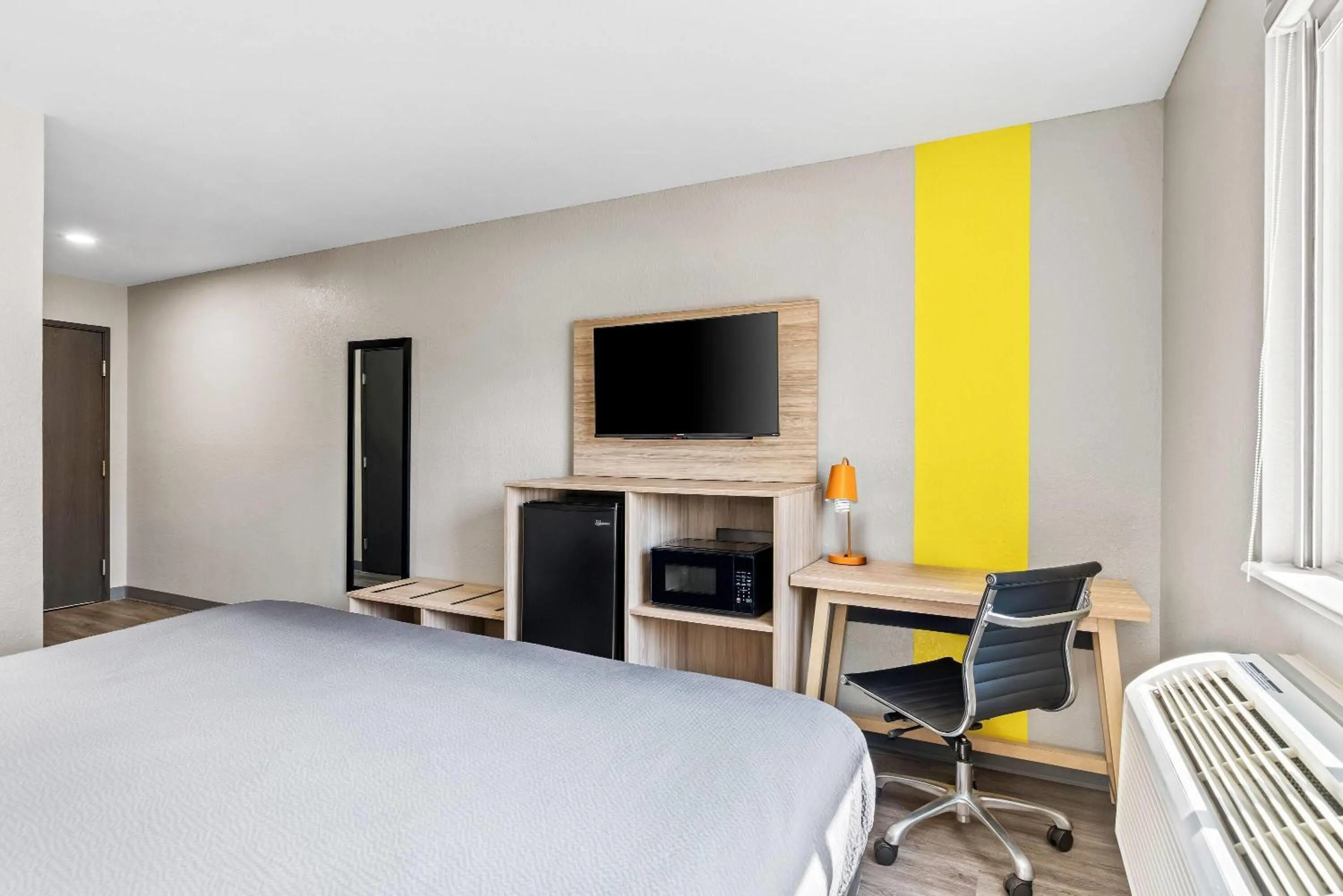 King Room - Mobility Access/Non-Smoking in Super 8 by Wyndham Lewiston Auburn Area