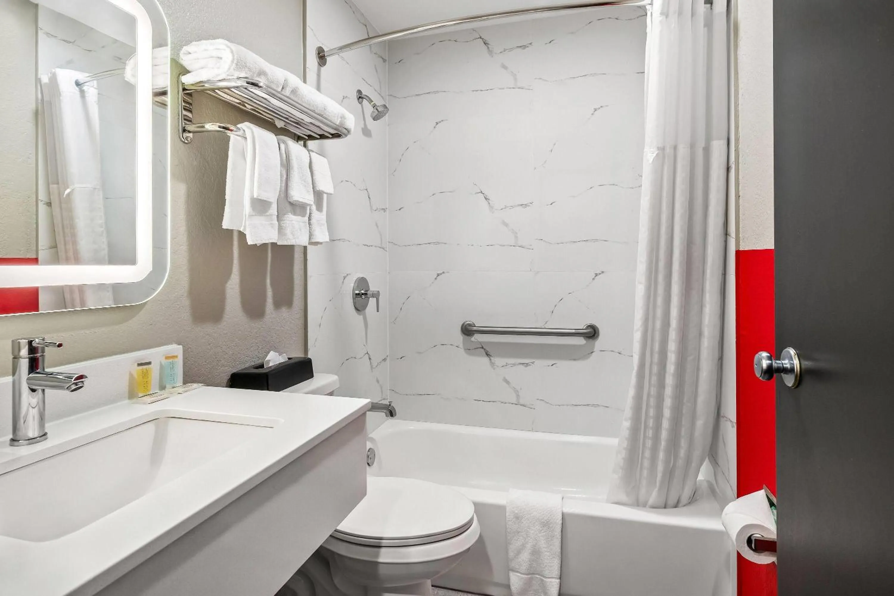 King Room - Non-Smoking in Super 8 by Wyndham Lewiston Auburn Area