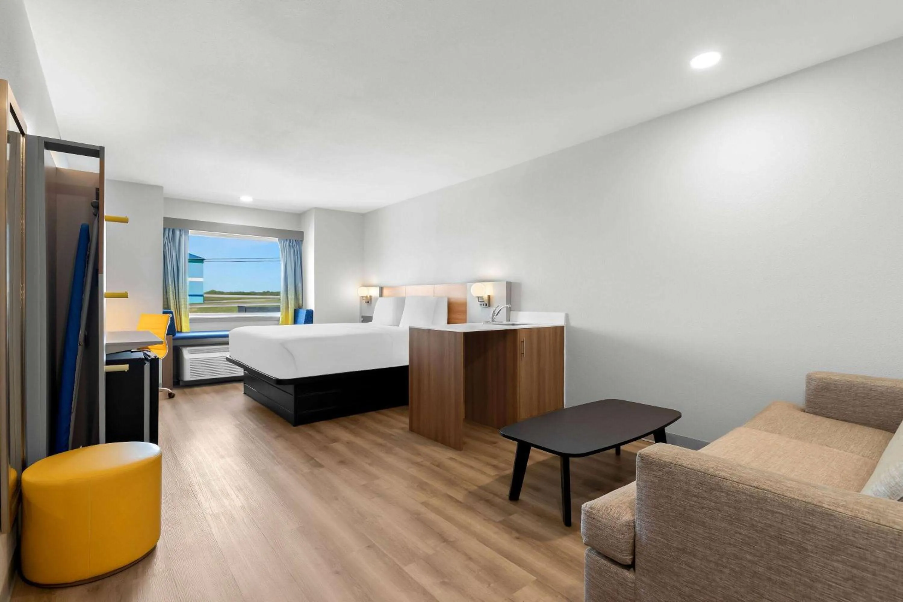 King Suite - Non-Smoking in Microtel Inn & Suites by Wyndham Tulsa - Catoosa Route 66