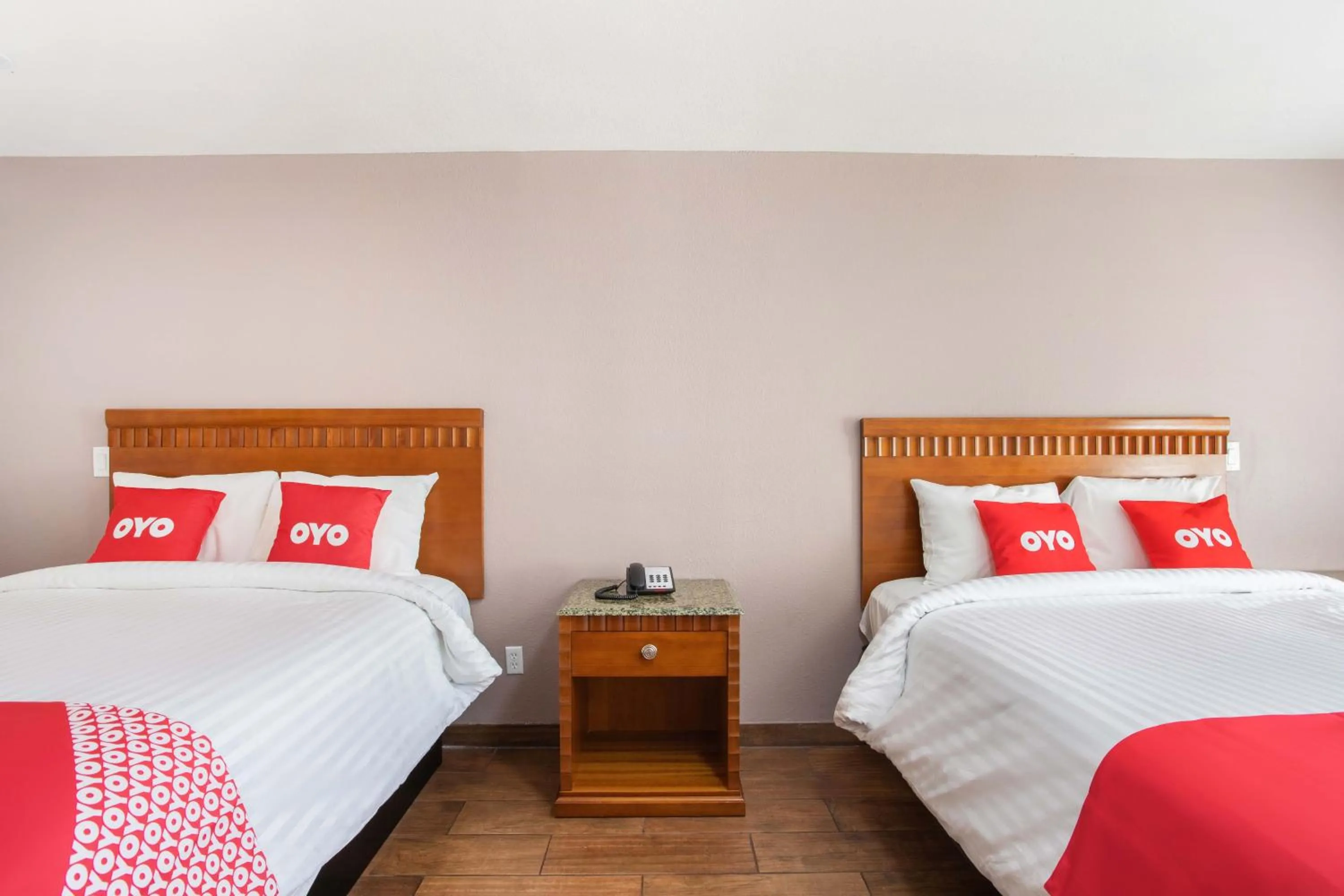 Queen Room with Two Queen Beds in Hotel Palmdale - Antelope Valley -Listing Partner