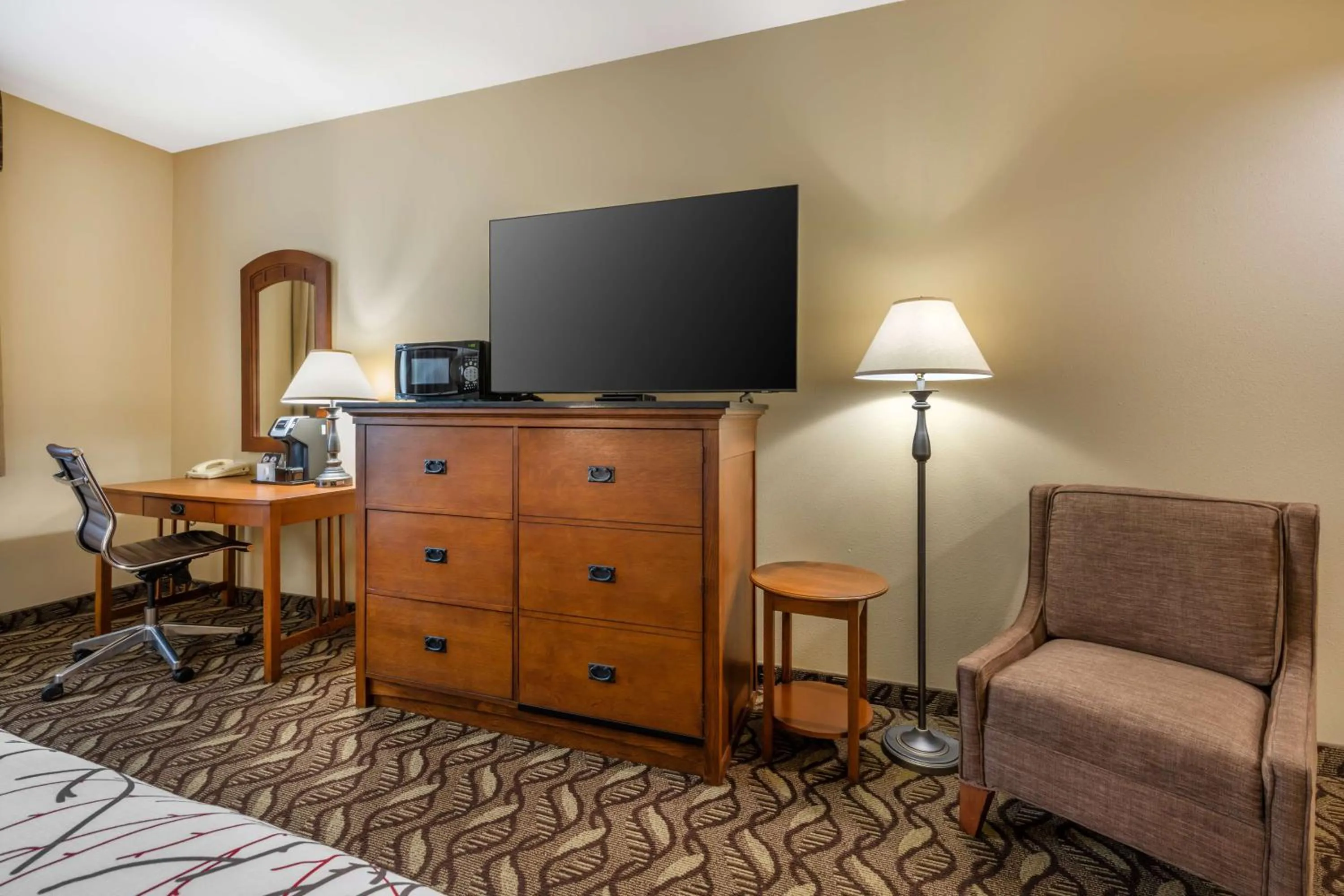 King Room - River View in Best Western Lodge at River's Edge