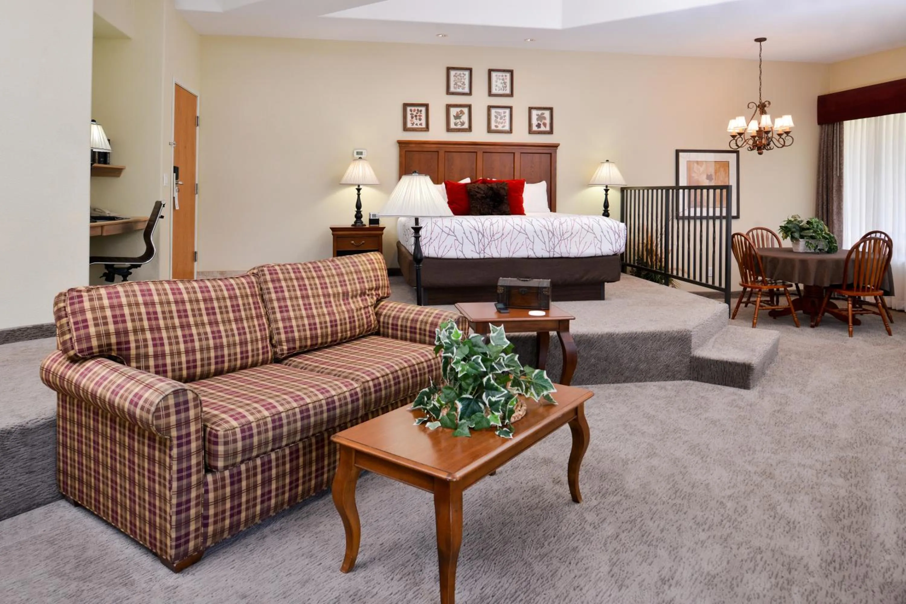 King Suite with Fire Place in Best Western Lodge at River's Edge