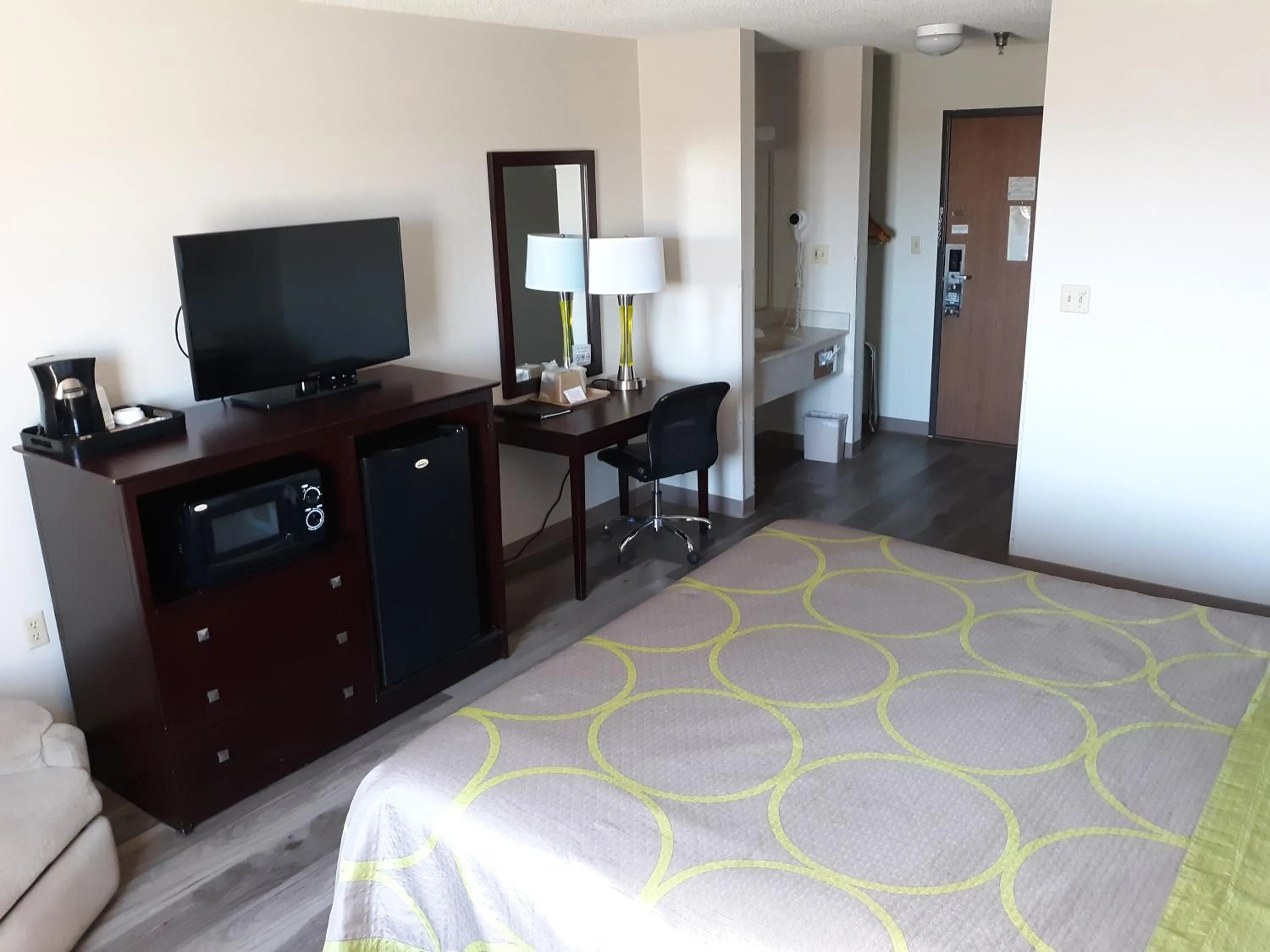 King Room - Non-Smoking in Super 8 by Wyndham Bethany MO