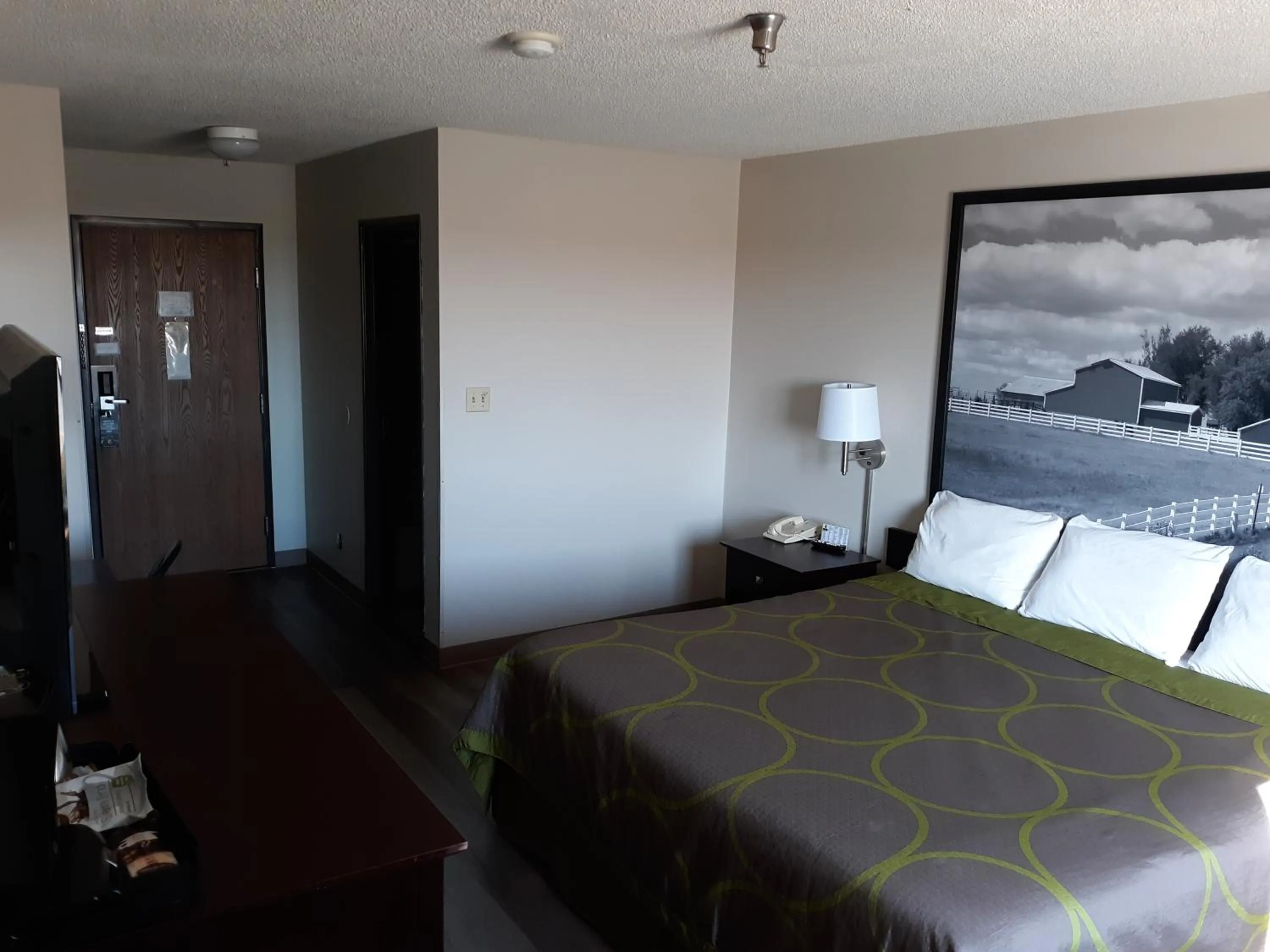 King Studio Suite - Smoking in Super 8 by Wyndham Bethany MO