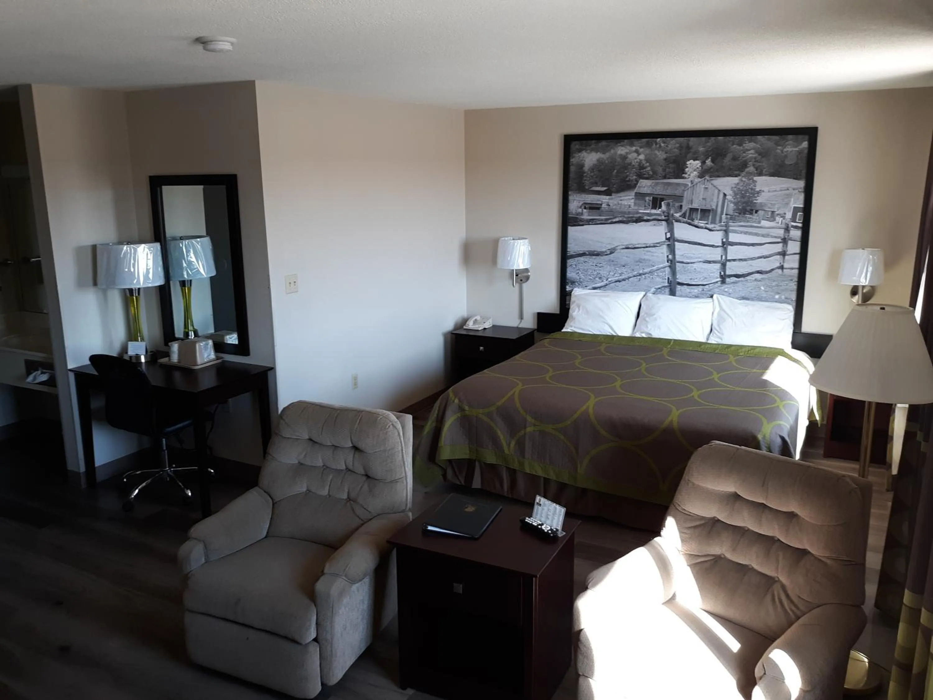 1 King Bed and 1 Double Bed, Studio Suite, Smoking in Super 8 by Wyndham Bethany MO