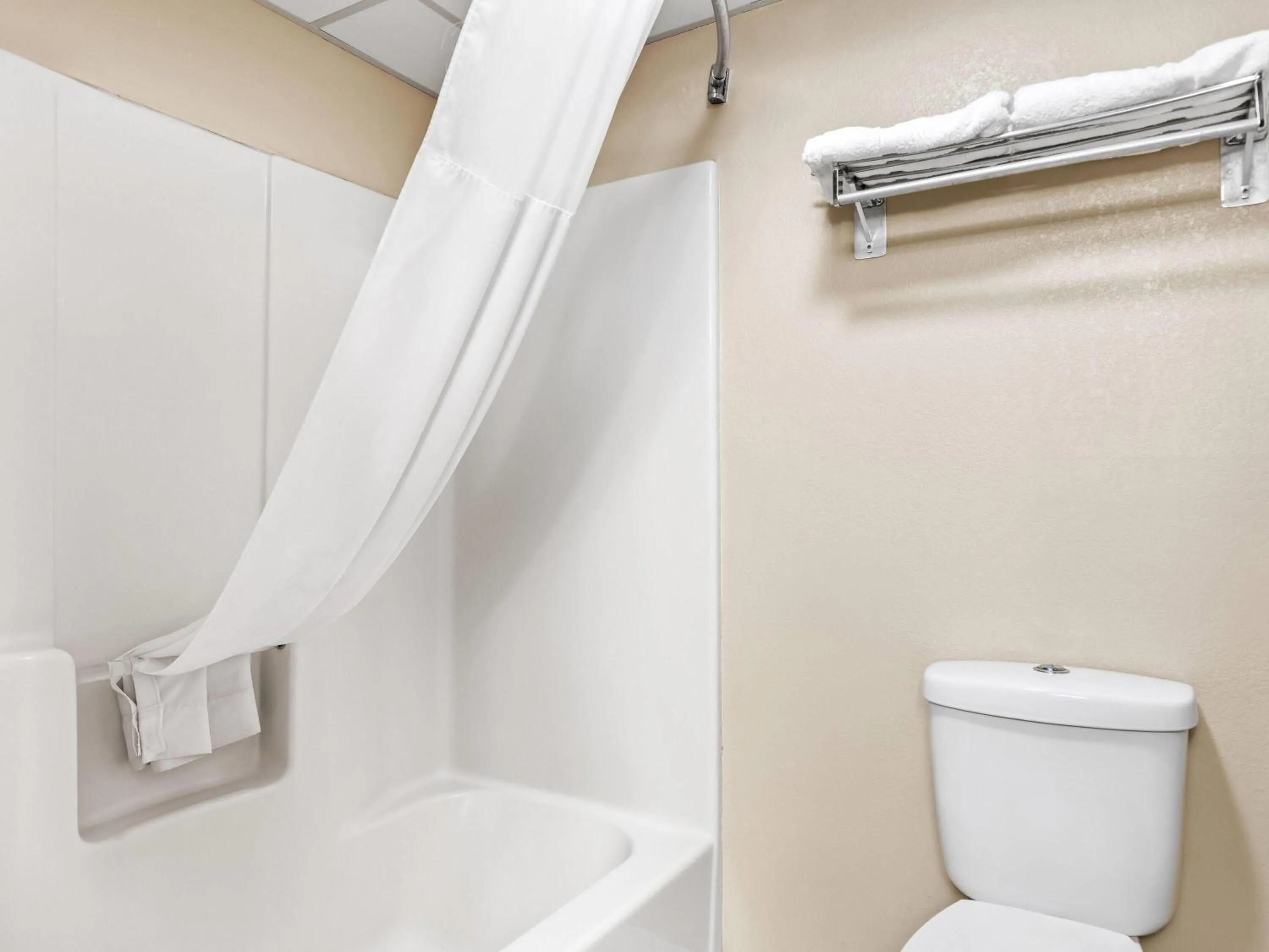 King Room - Non-Smoking in Super 8 by Wyndham Sturtevant Racine