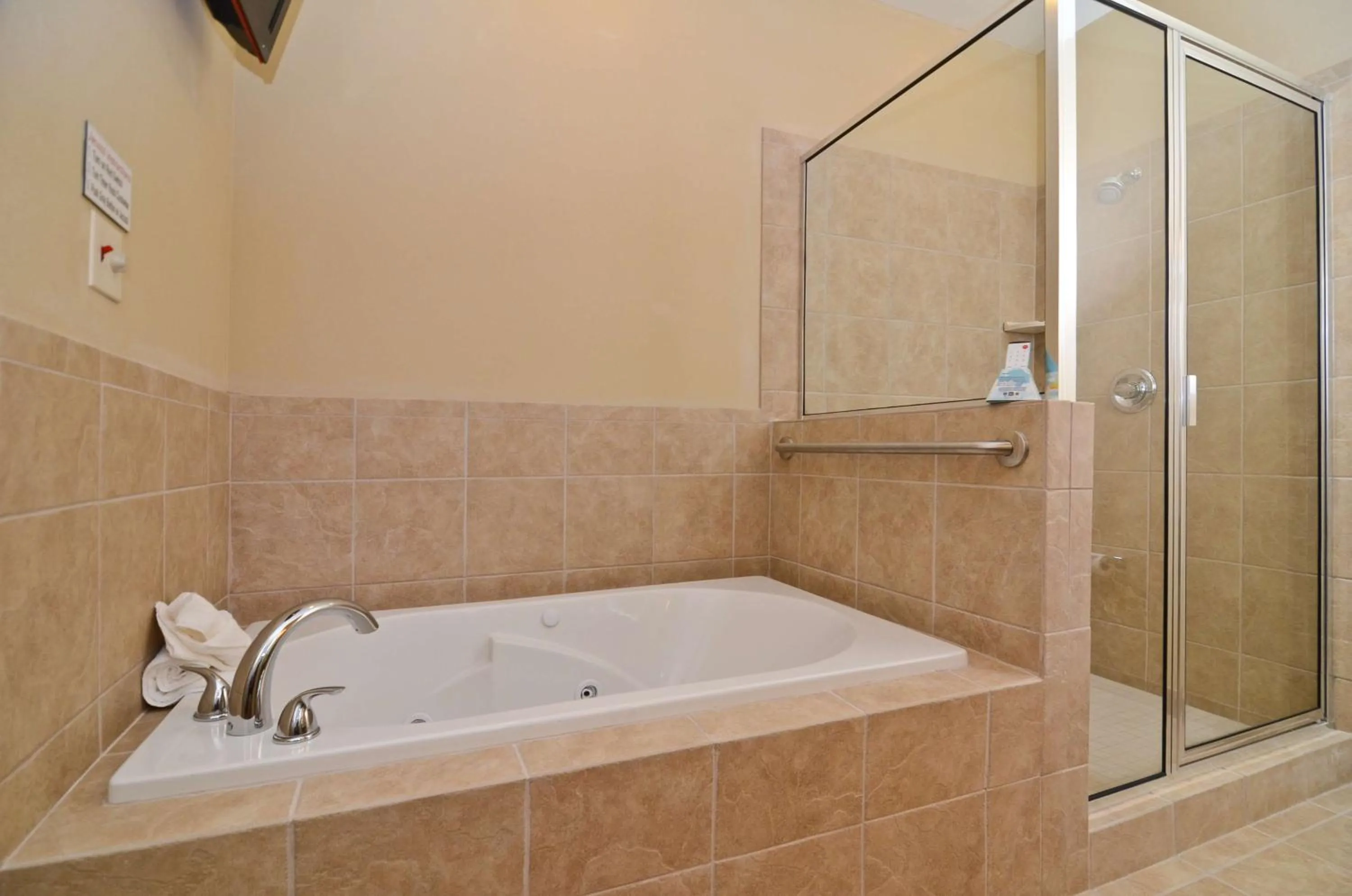 King Suite with Jetted Tub and Sofa Bed - Walk-In Shower/Non-Smoking in Best Western Plus Emory at Lake Fork Inn & Suites