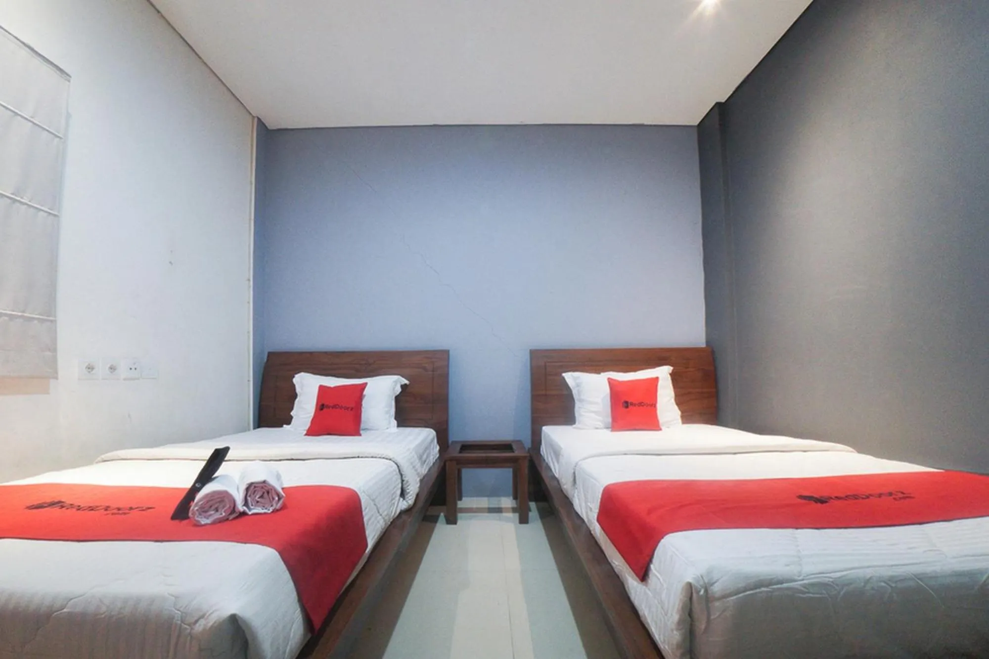 Twin Room in RedDoorz Plus near Green Pramuka Square Mall