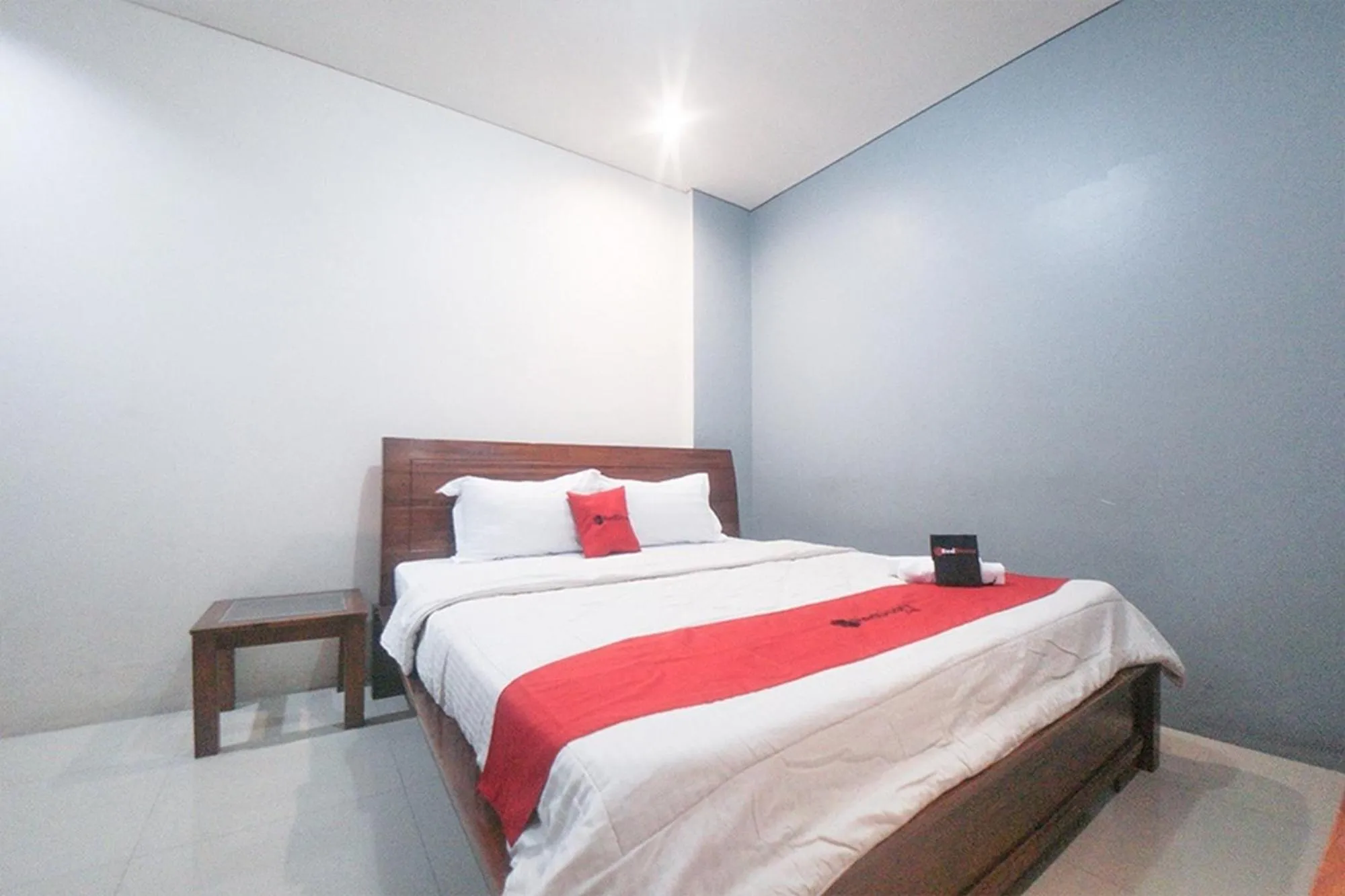 Double Room in RedDoorz Plus near Green Pramuka Square Mall
