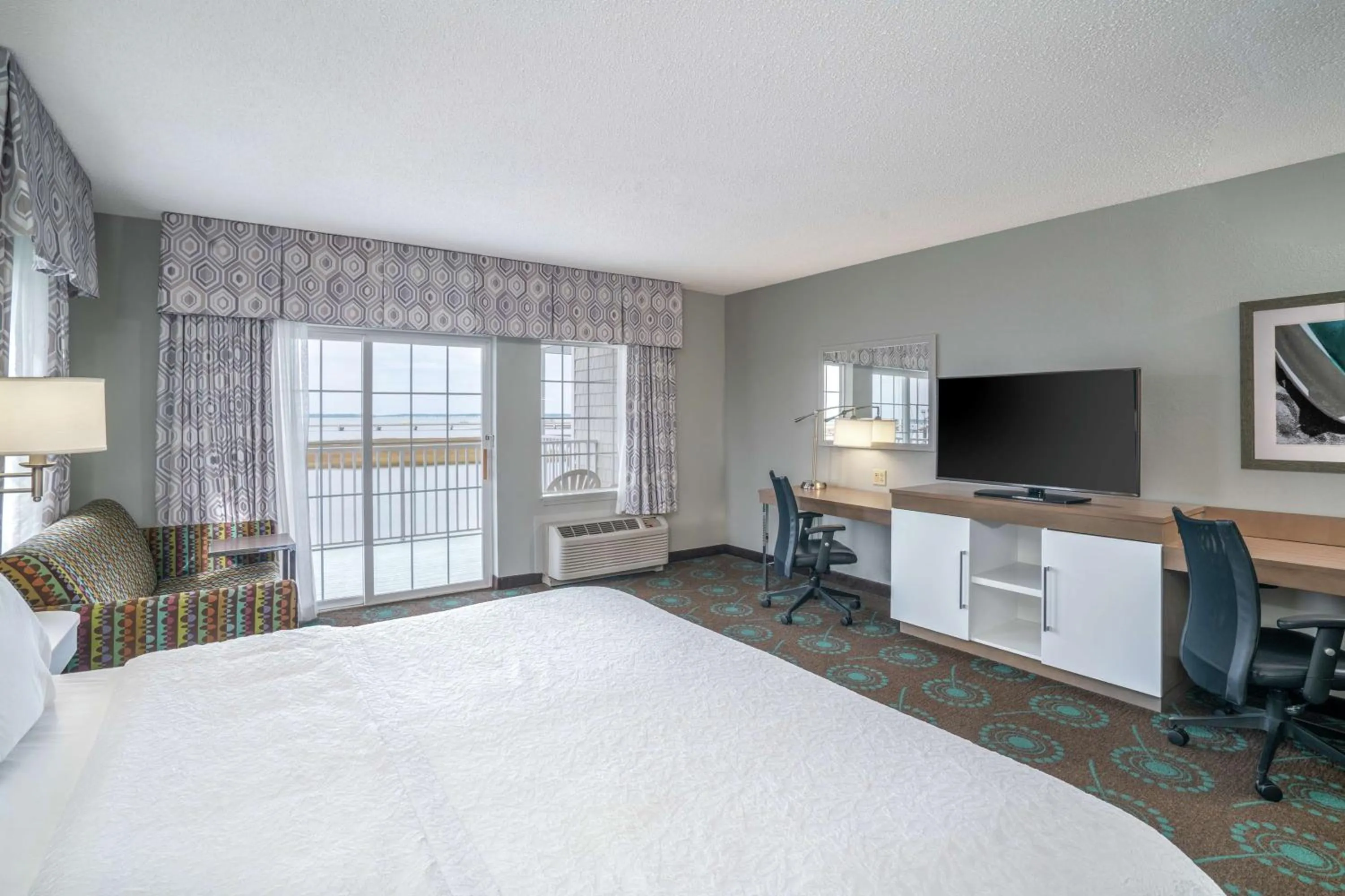 King Studio Suite - Waterfront/Non-Smoking in Hampton Inn & Suites Chincoteague-Waterfront, Va