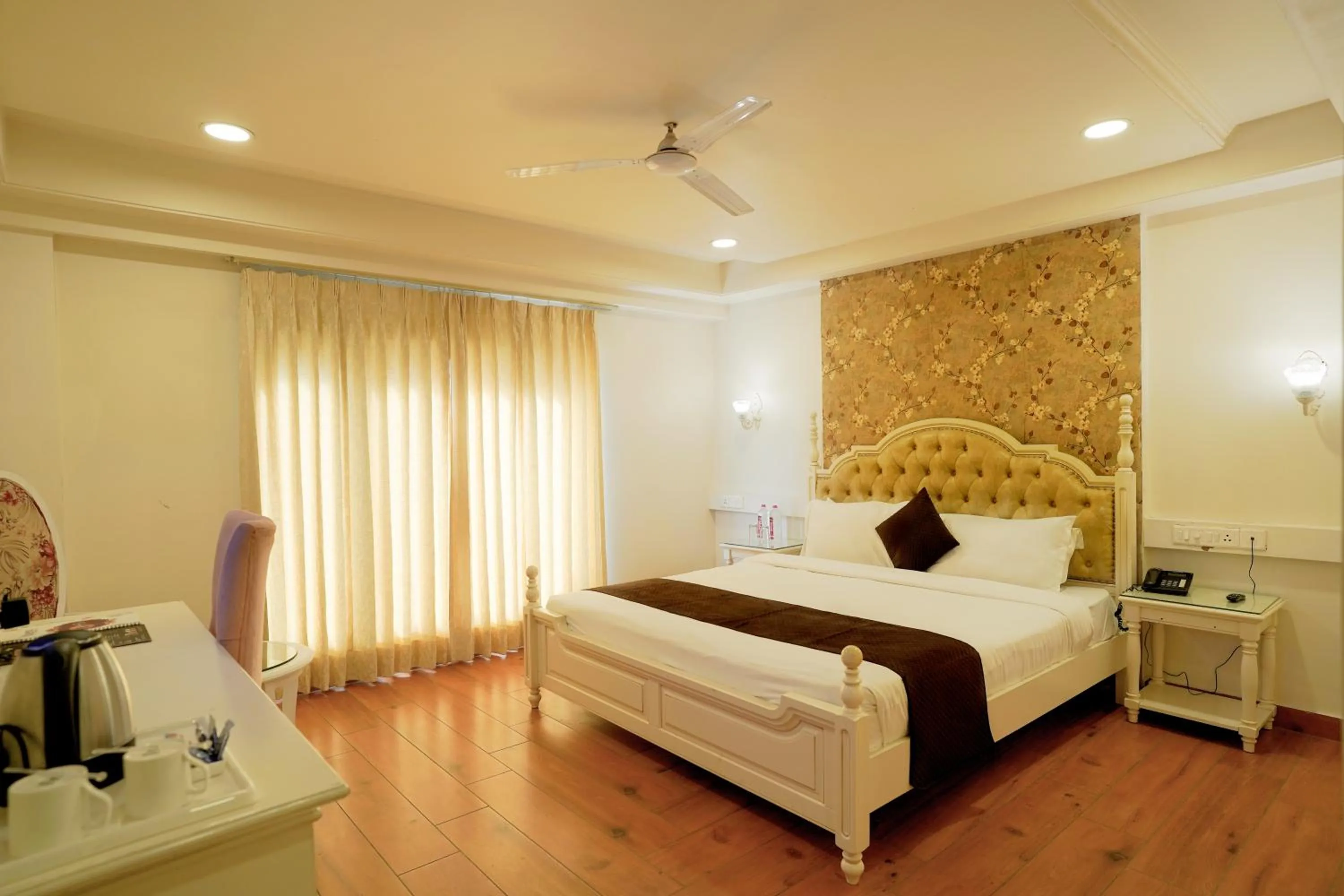 Deluxe Suite in Hotel Magenta Jaipur