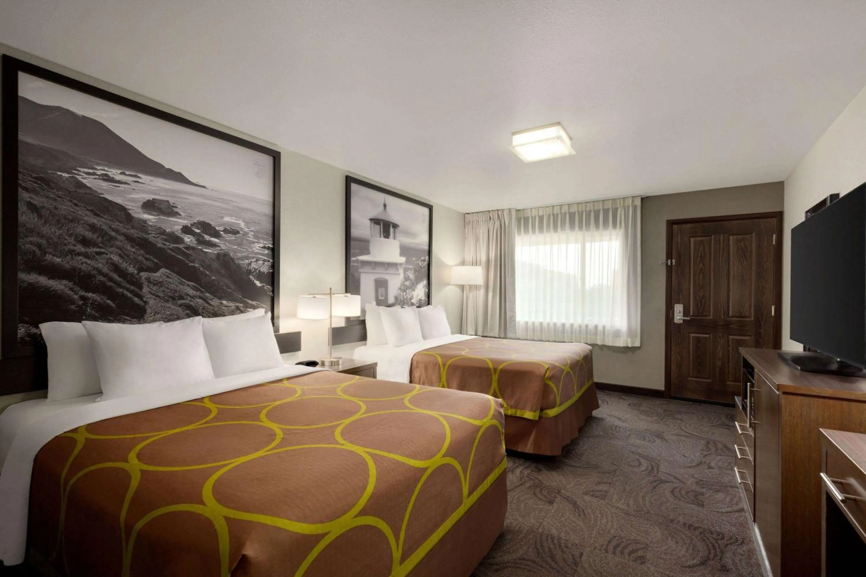 Queen Room with Two Queen Beds - Non-Smoking in Super 8 by Wyndham Eureka