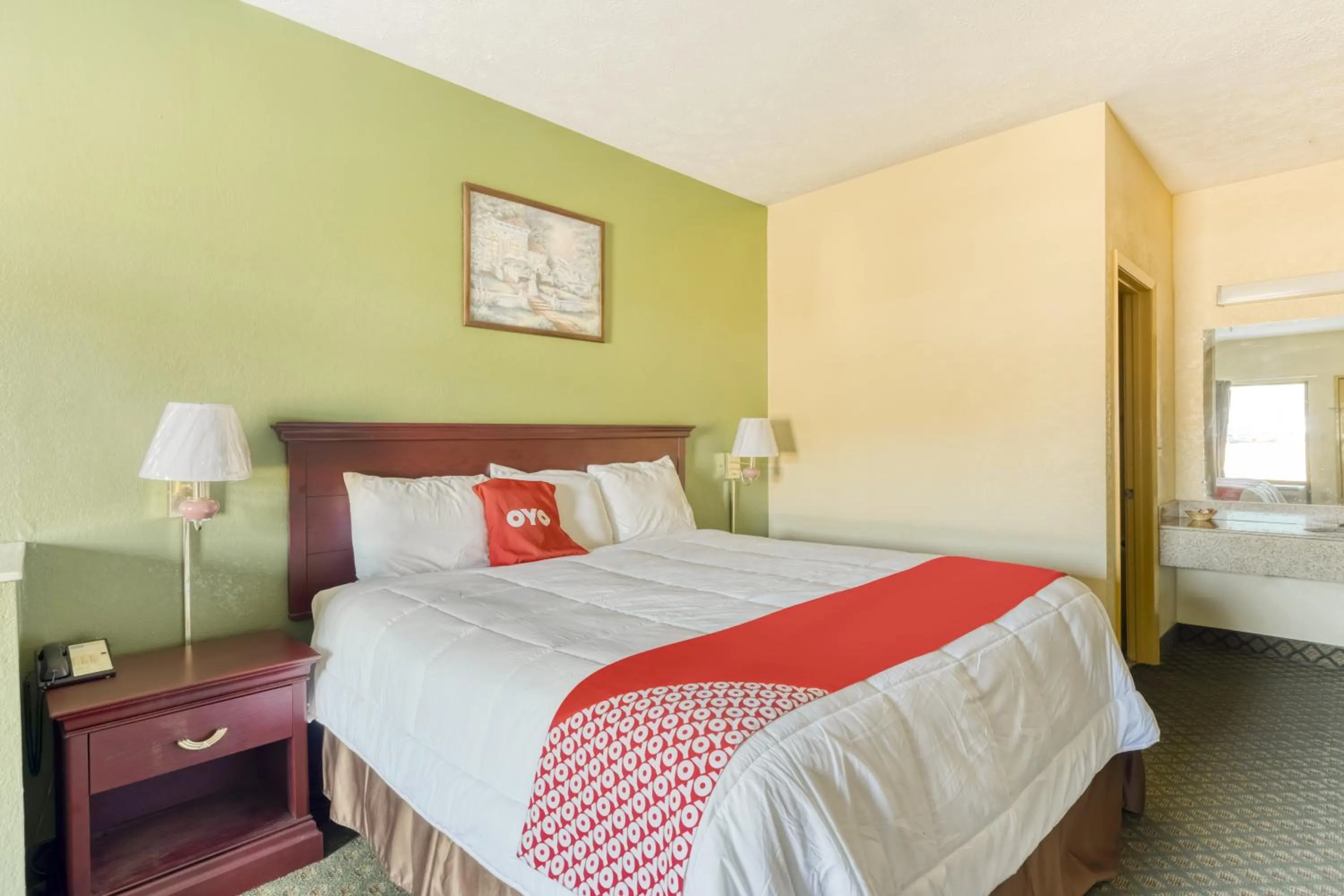 King Room - Disability Access in OYO Hotel Grenada West