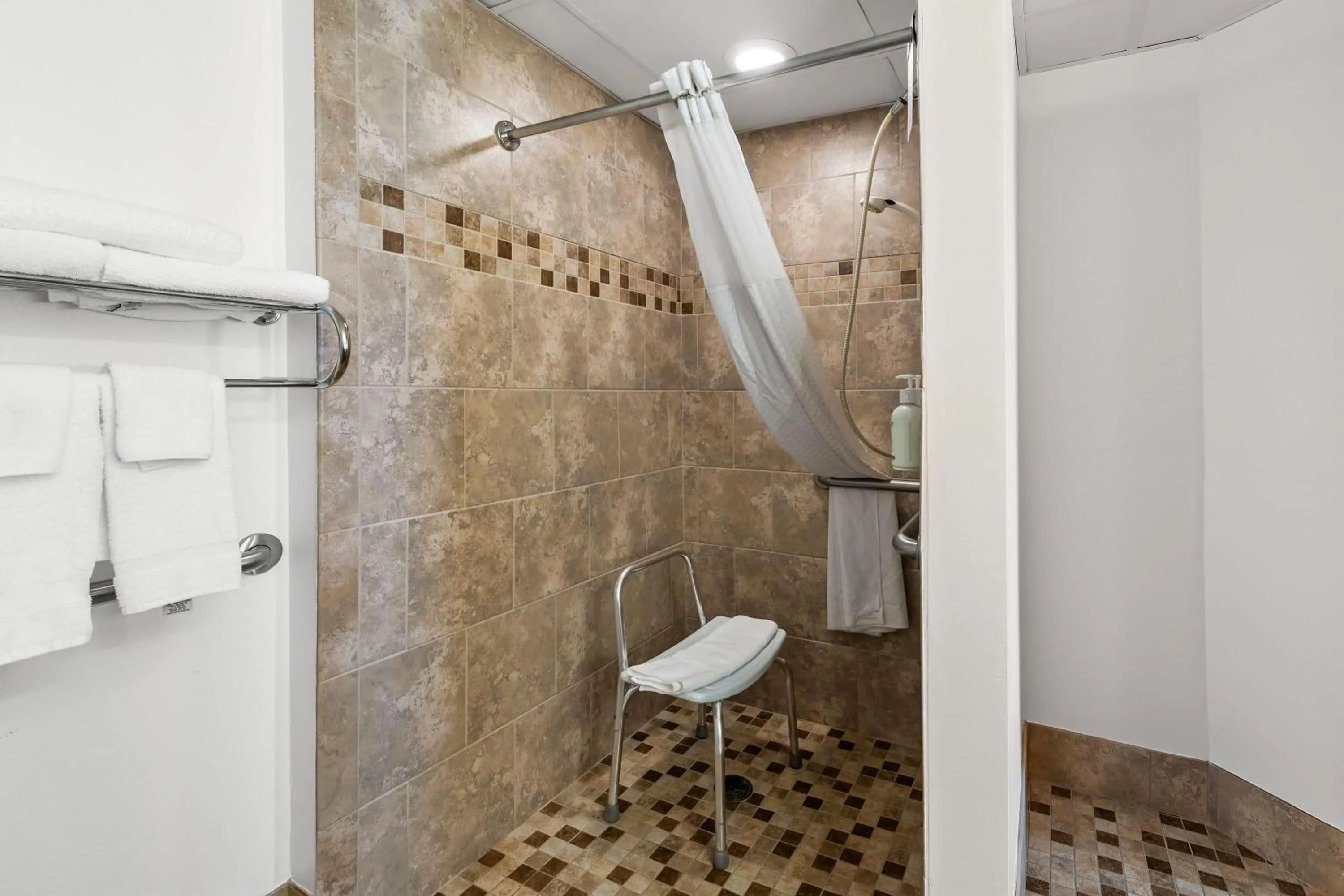 Queen Room - Mobility Access/Non-Smoking in AmericInn by Wyndham Crookston U of M Crookston