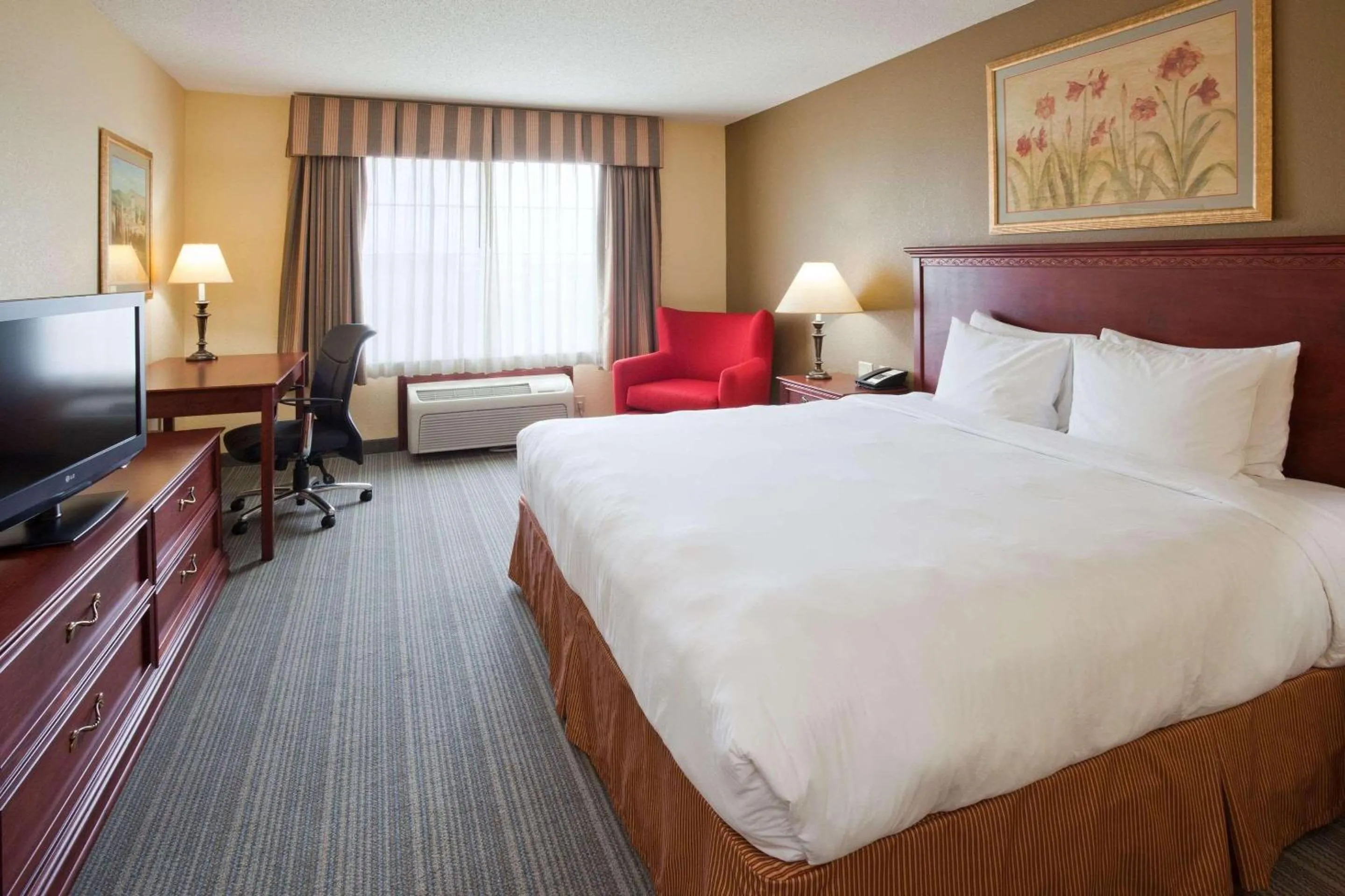 Standard King Room in Country Inn & Suites by Radisson, Willmar, MN