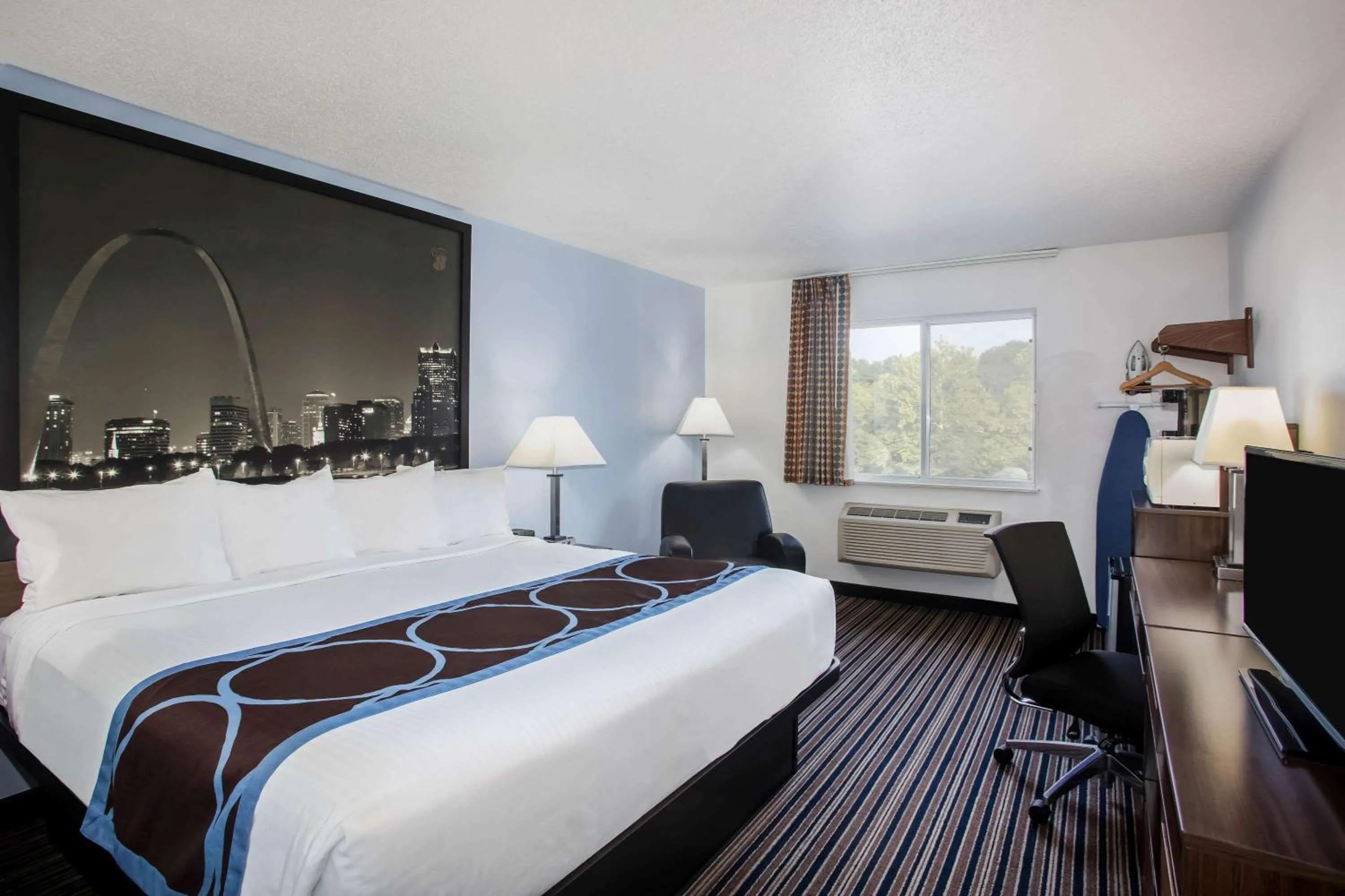 King Room - Non-Smoking in Super 8 by Wyndham Washington
