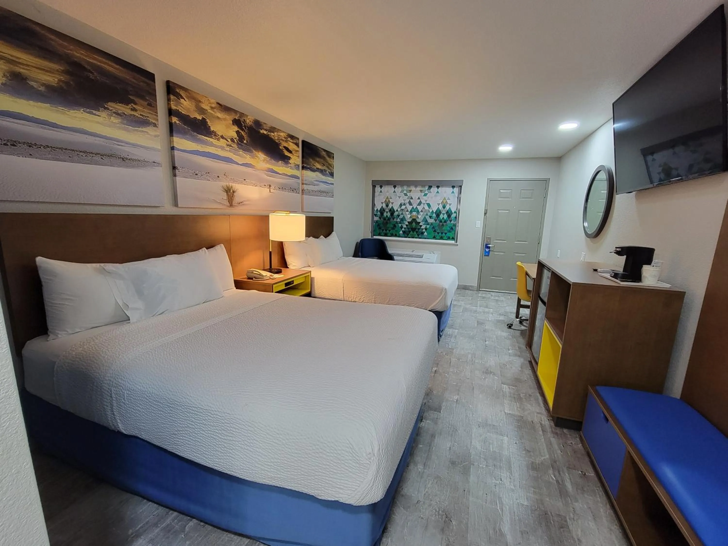 King Room - Disability Access/Non-Smoking in Days Inn by Wyndham Ruidoso Downs