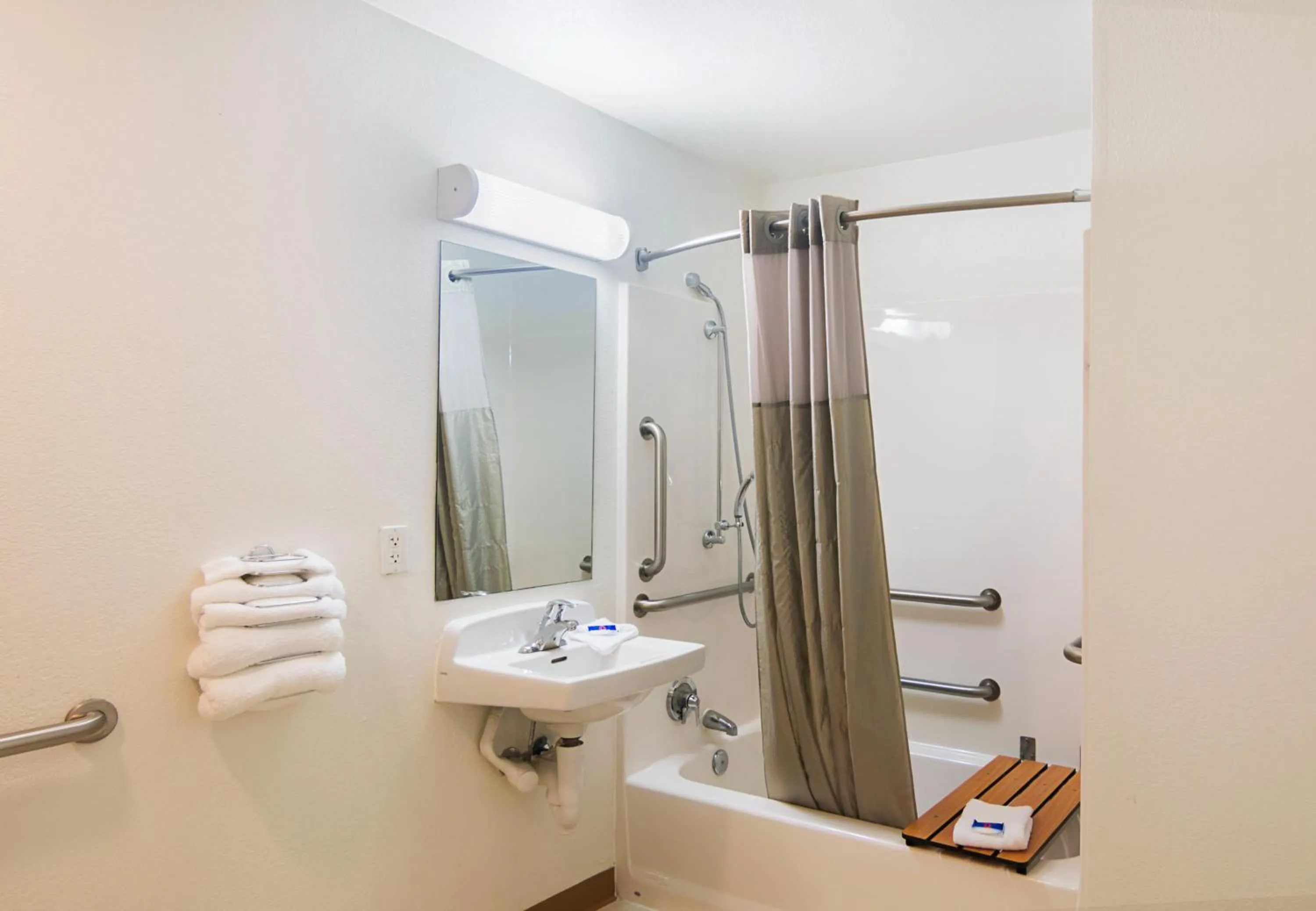 King Room - Disability Access - Non-Smoking in Motel 6-Avoca, IA