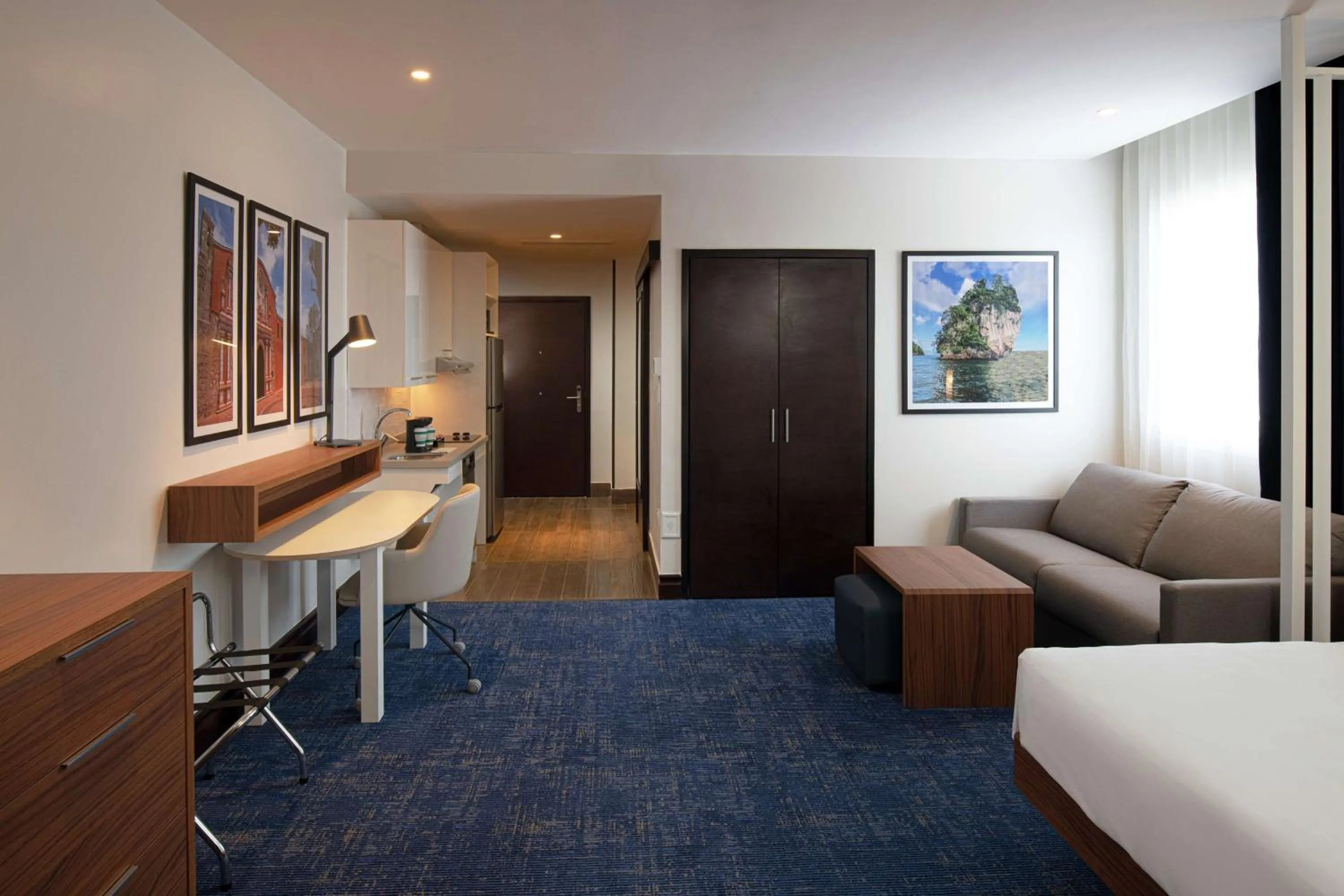 Queen Studio with Roll-In Shower - Mobility Access/Non-Smoking in Homewood Suites By Hilton Santo Domingo