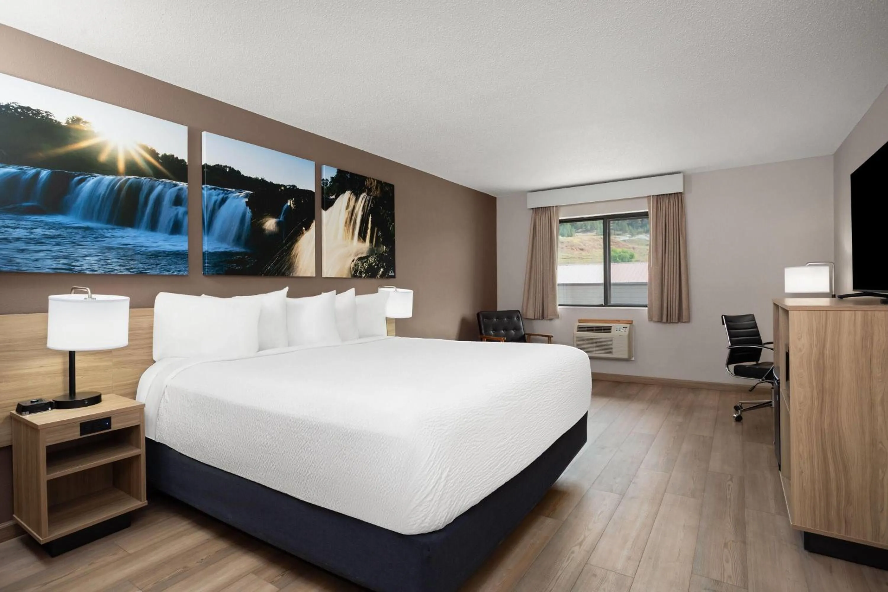 King Room - Non-Smoking in Days Inn by Wyndham Spearfish