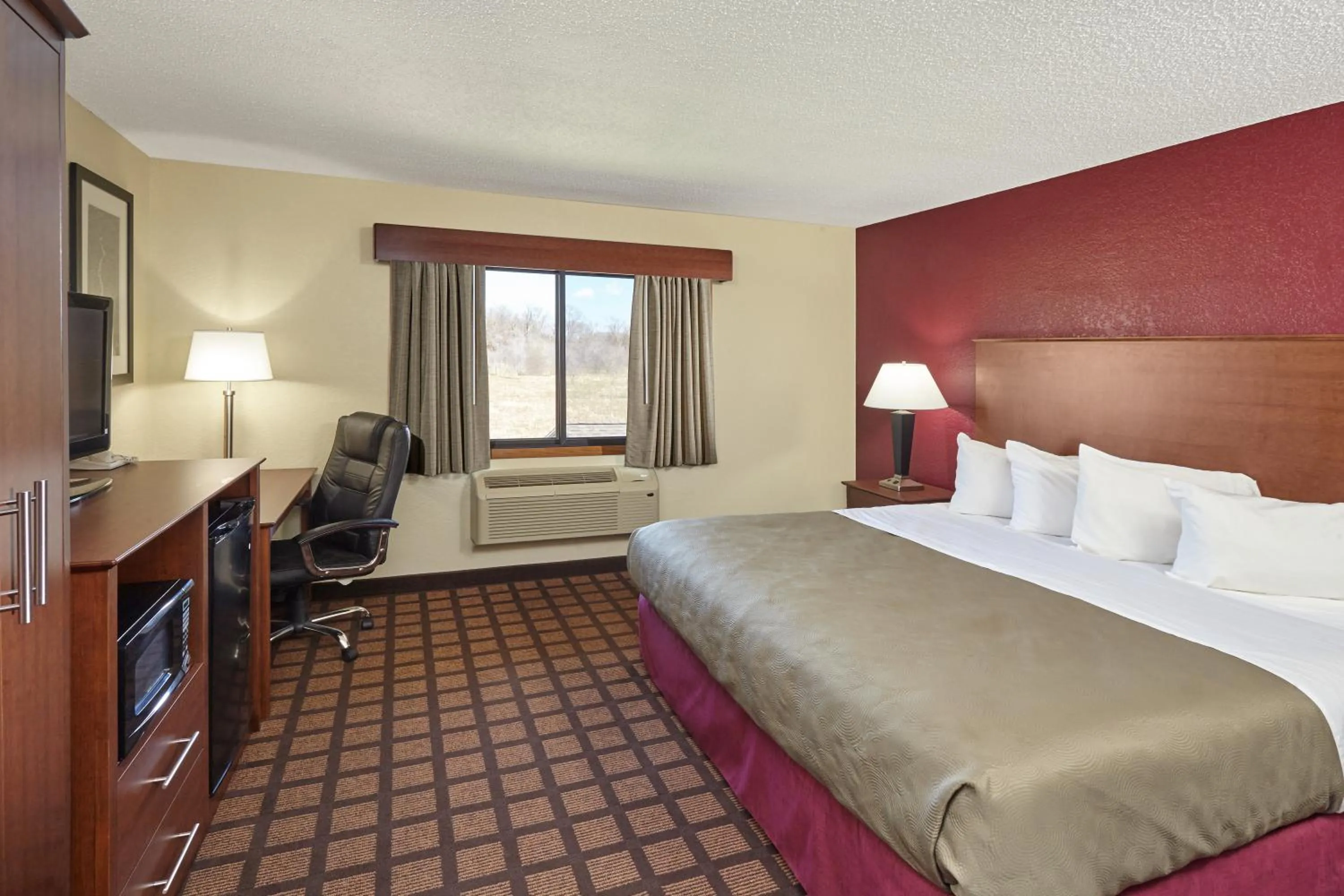 King Studio Suite - Non-Smoking in AmericInn by Wyndham Burlington