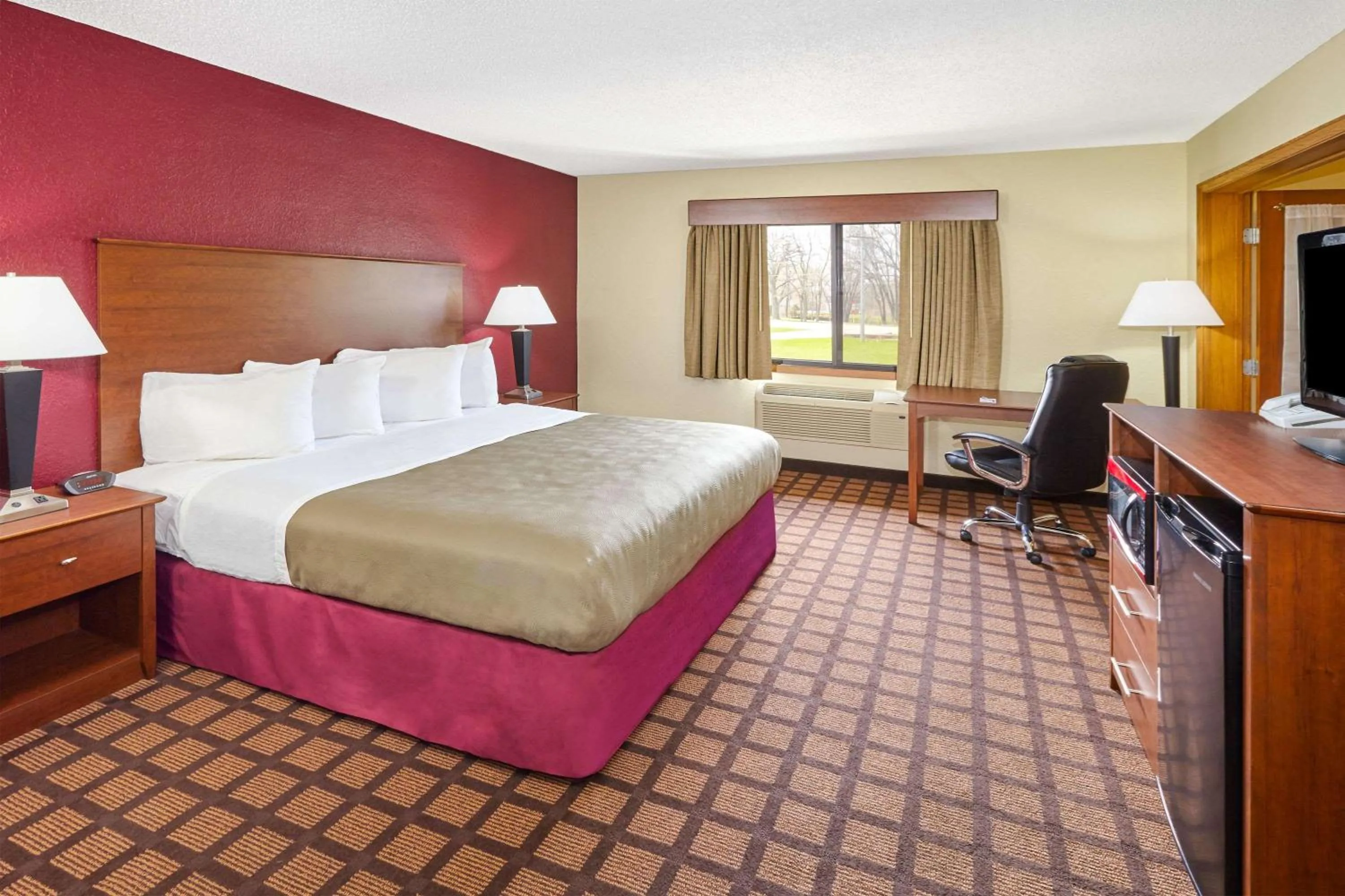 Two-Bedroom King Suite - Non-Smoking in AmericInn by Wyndham Burlington