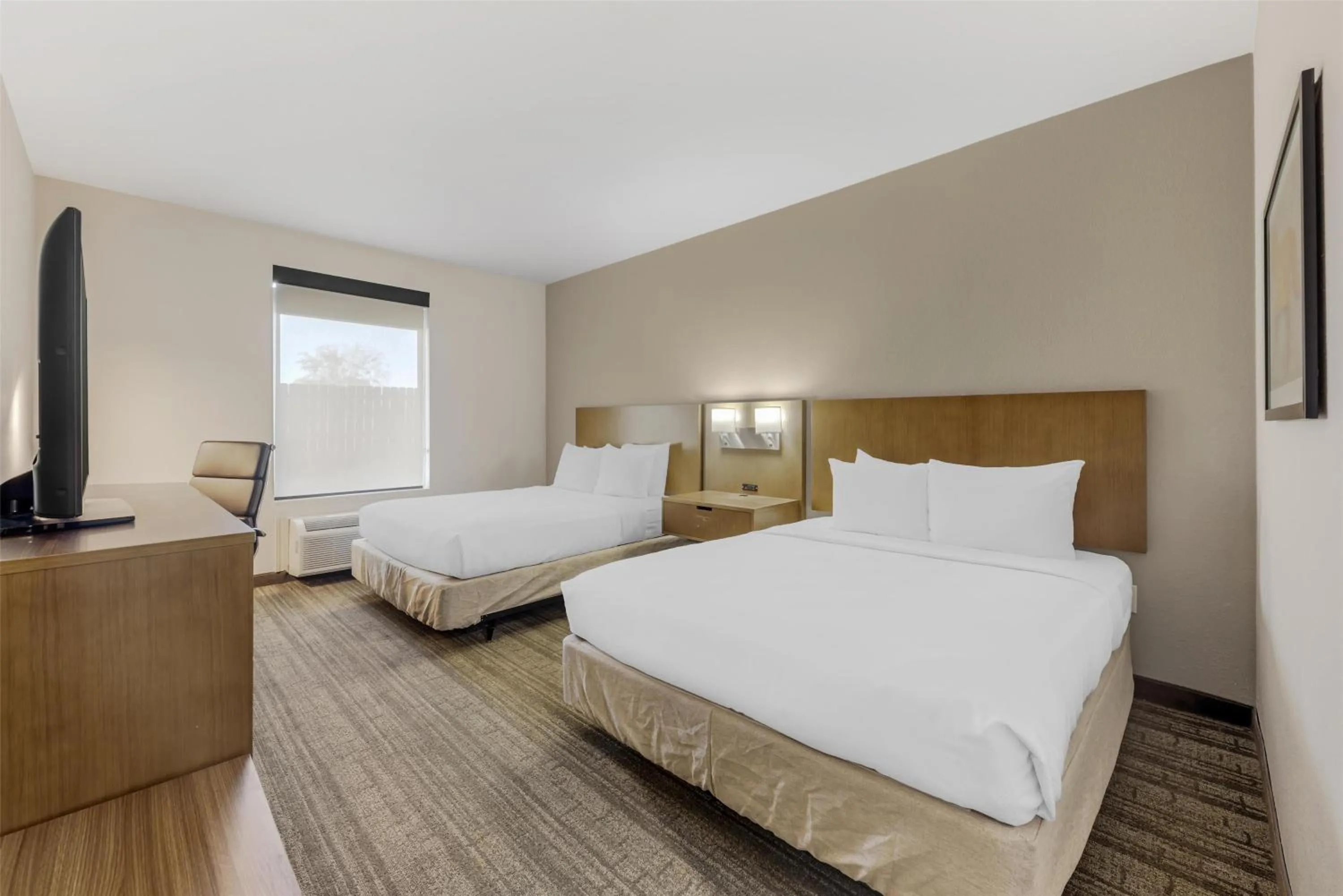 Queen Room with Two Queen Beds with Mobility Accessible Tub in Best Western Green Oak Inn & Suites