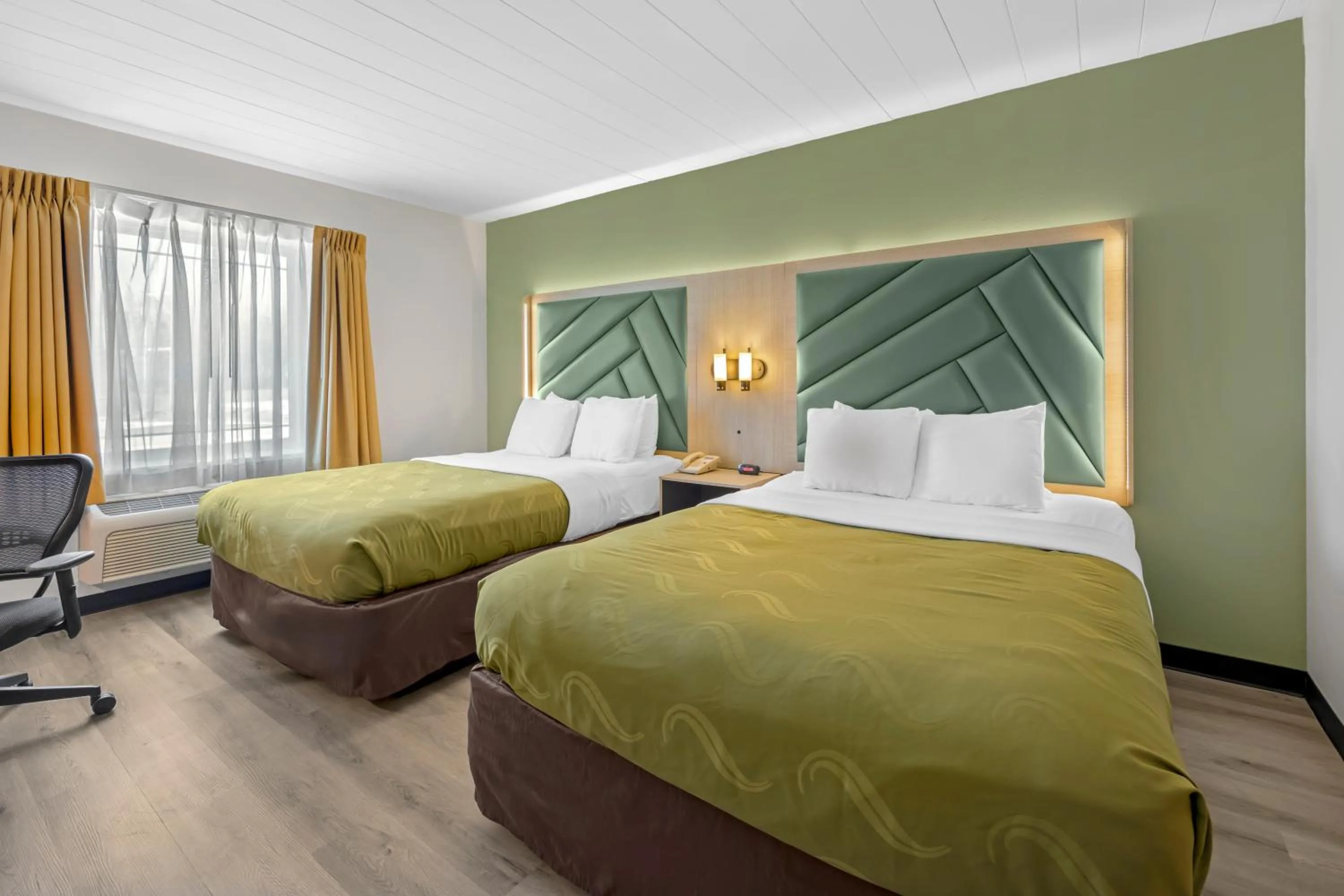 Queen Suite with Two Queen Beds - Non Smoking in Quality Inn & Suites Monterey I-40