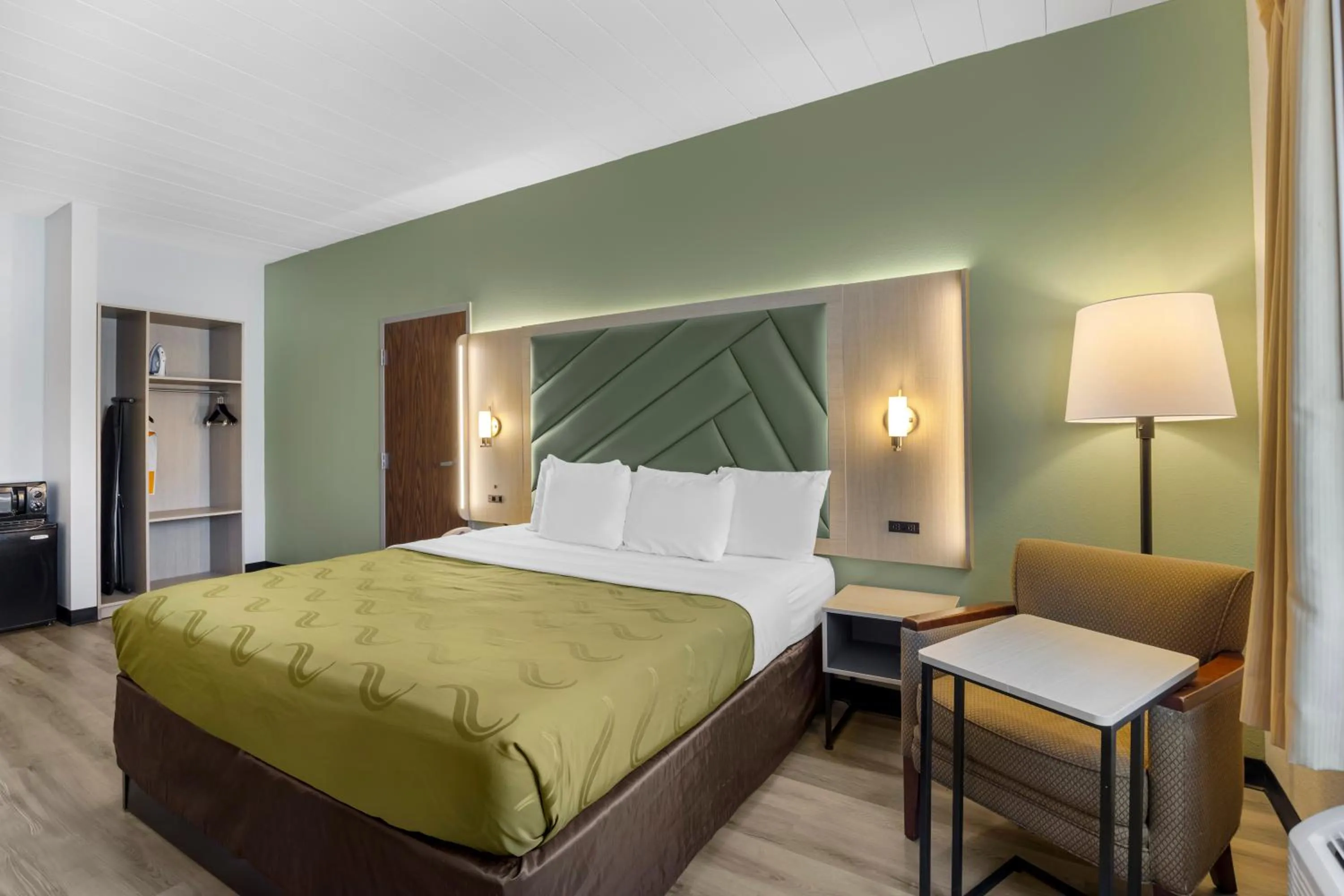 King Room - Accessible/Non Smoking in Quality Inn & Suites Monterey I-40