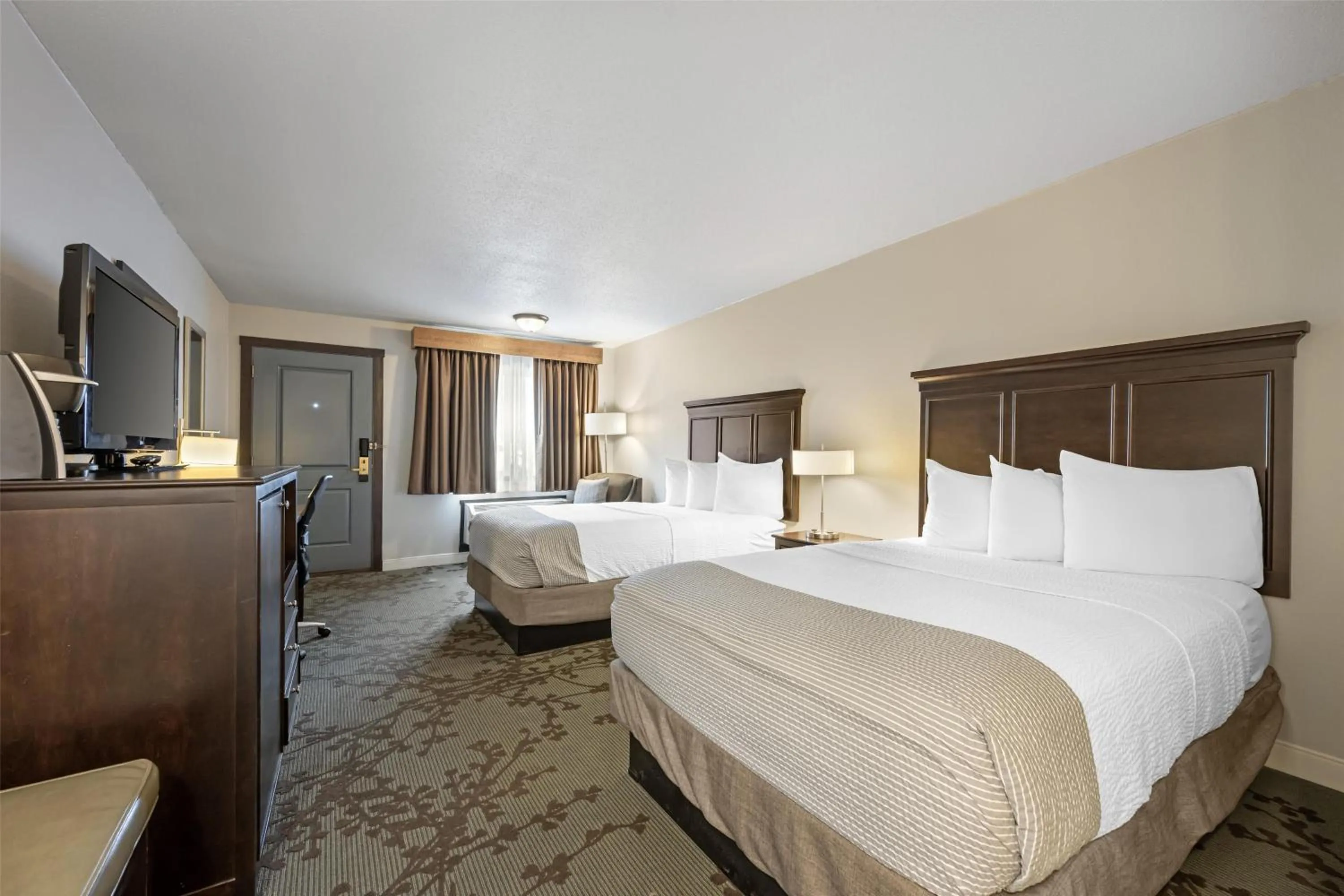 Double Room with Two Double Beds with Bath Tub - Mobility Accessible/Non-Smoking in Best Western Black Hills Lodge