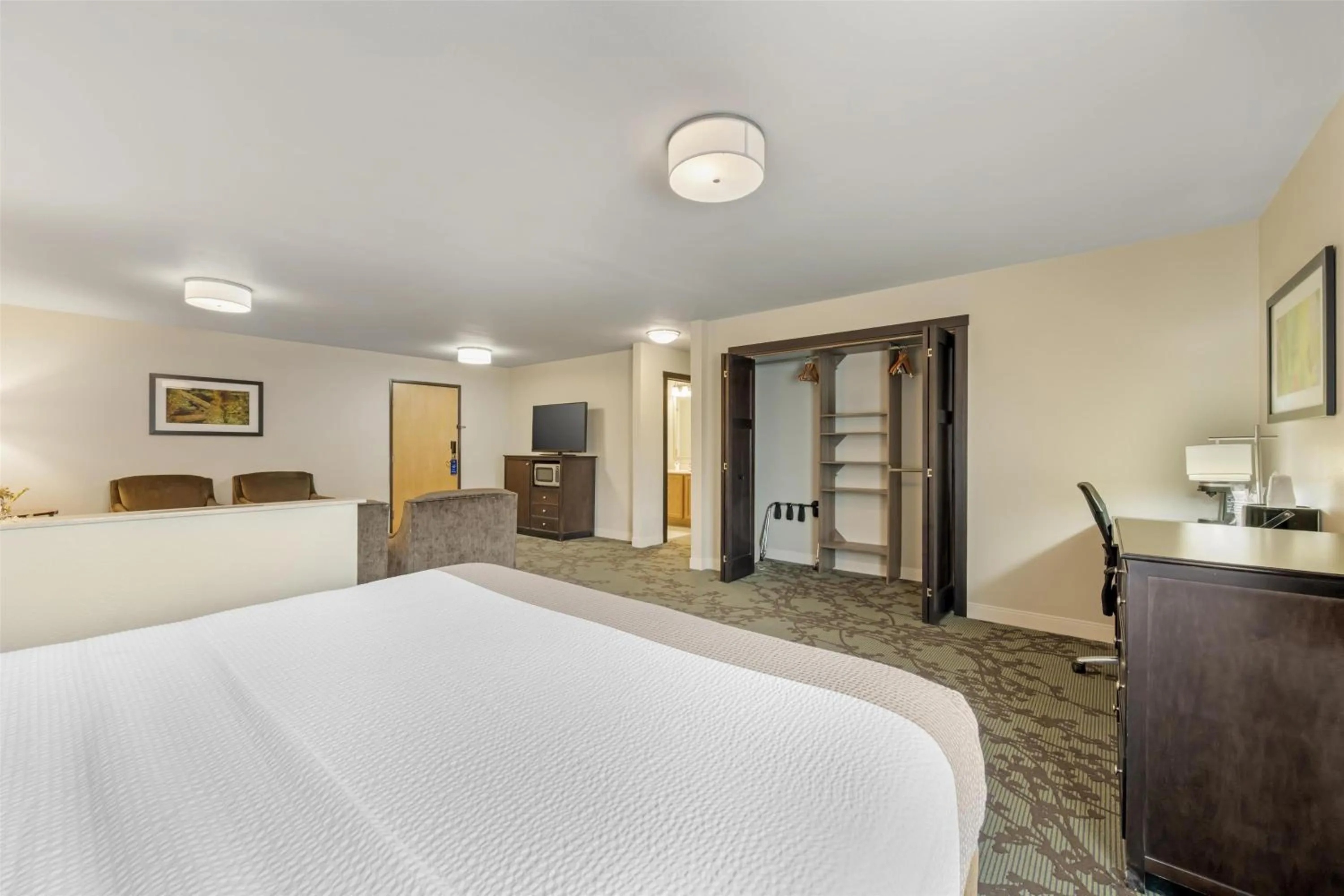 Junior King Suite - Non-Smoking in Best Western Black Hills Lodge