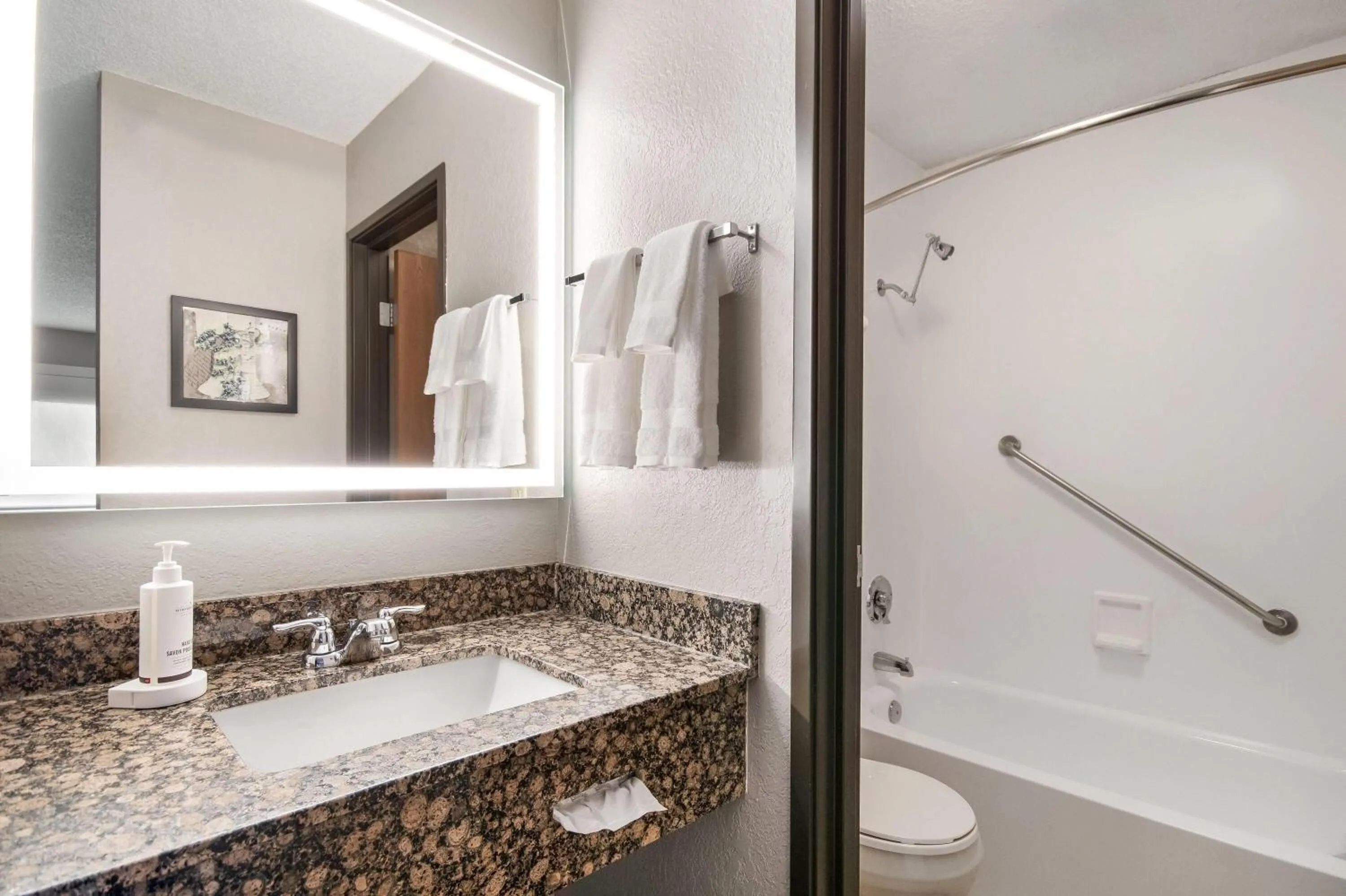 Queen Room - Non-Smoking in AmericInn by Wyndham St. Peter