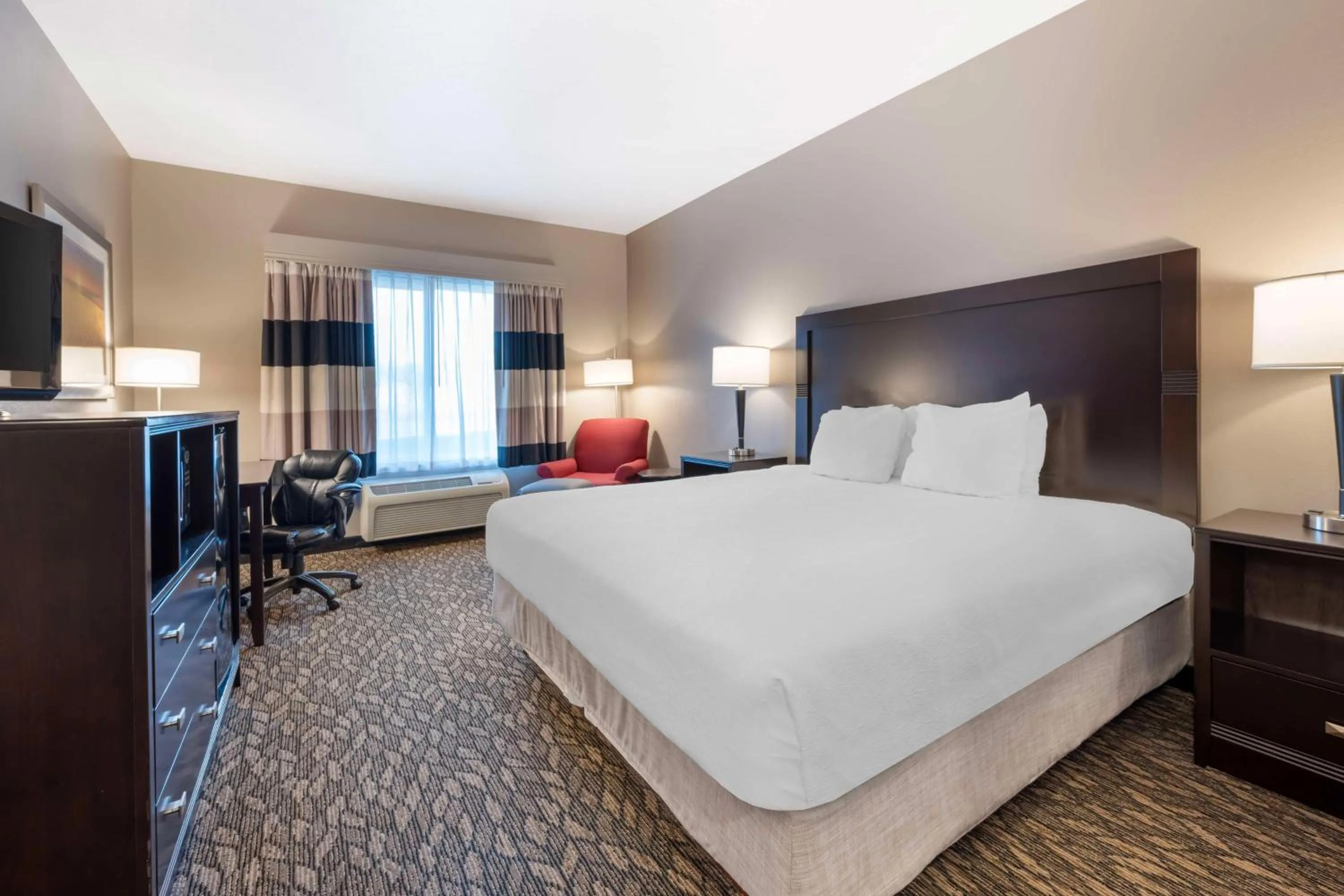 King Room in Best Western Wheatland Inn