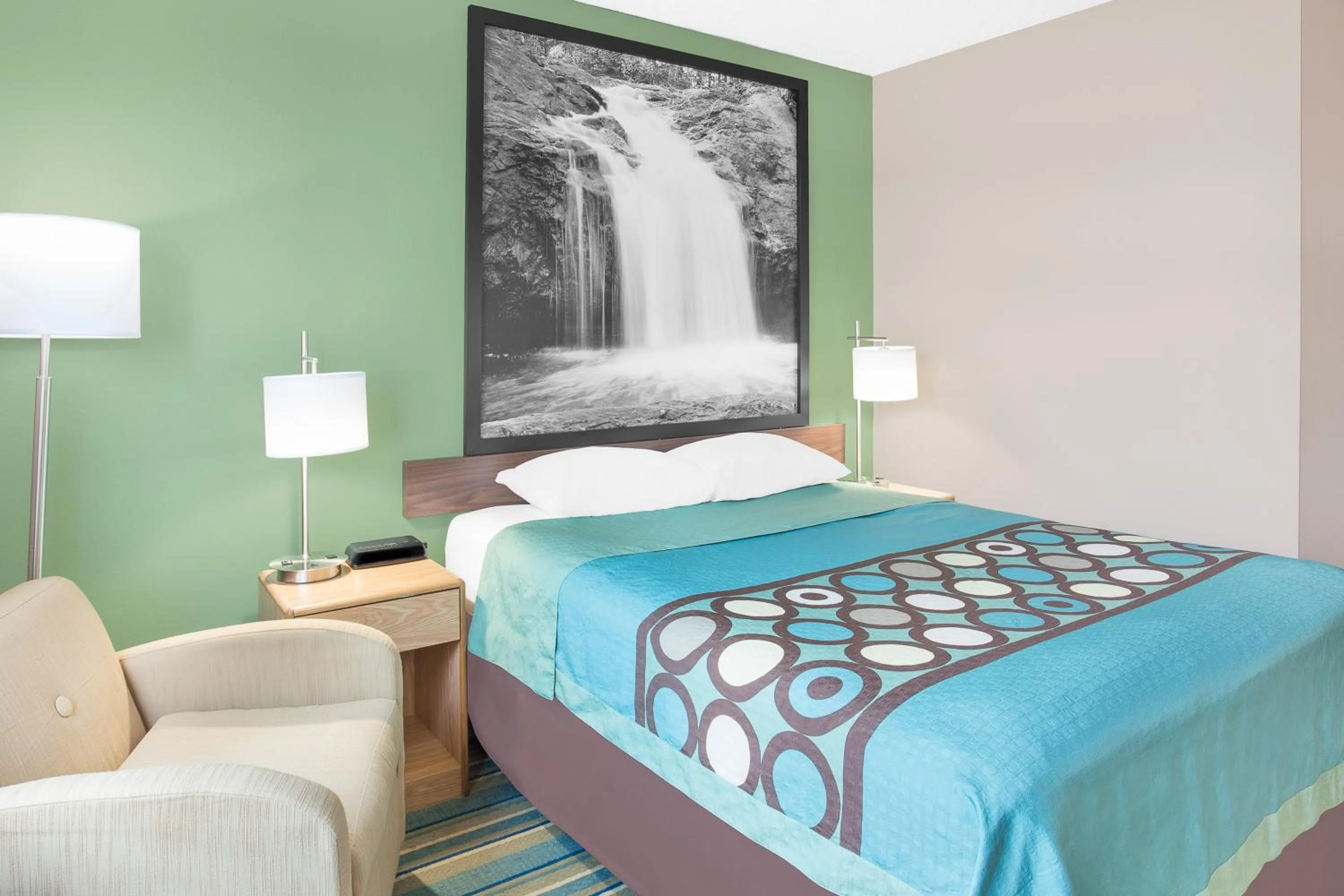 Queen Room - Disability Access/Non-Smoking in Super 8 by Wyndham Beaver Dam