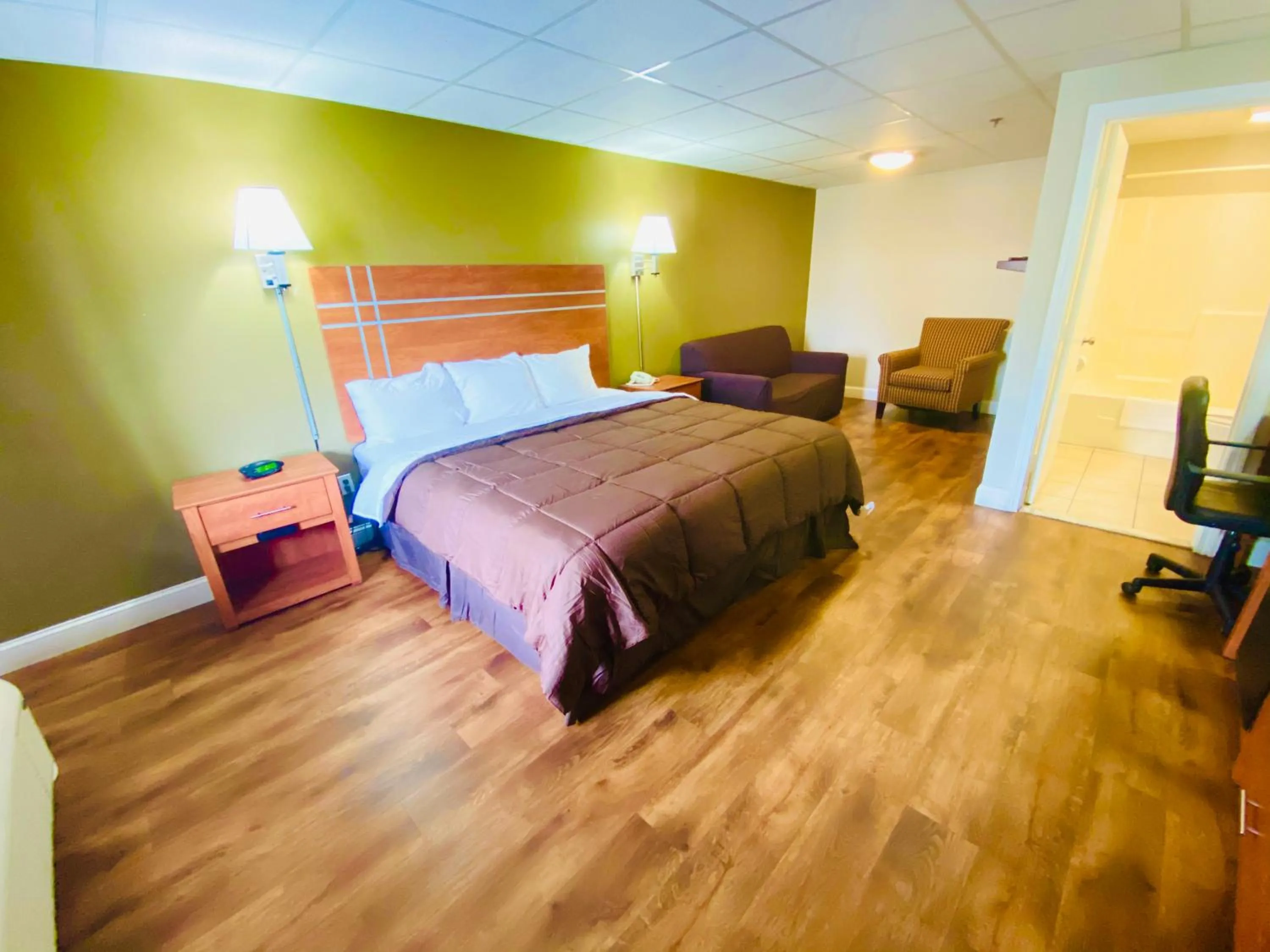 King Room - Non-Smoking in Rodeway Inn Swansea - Somerset