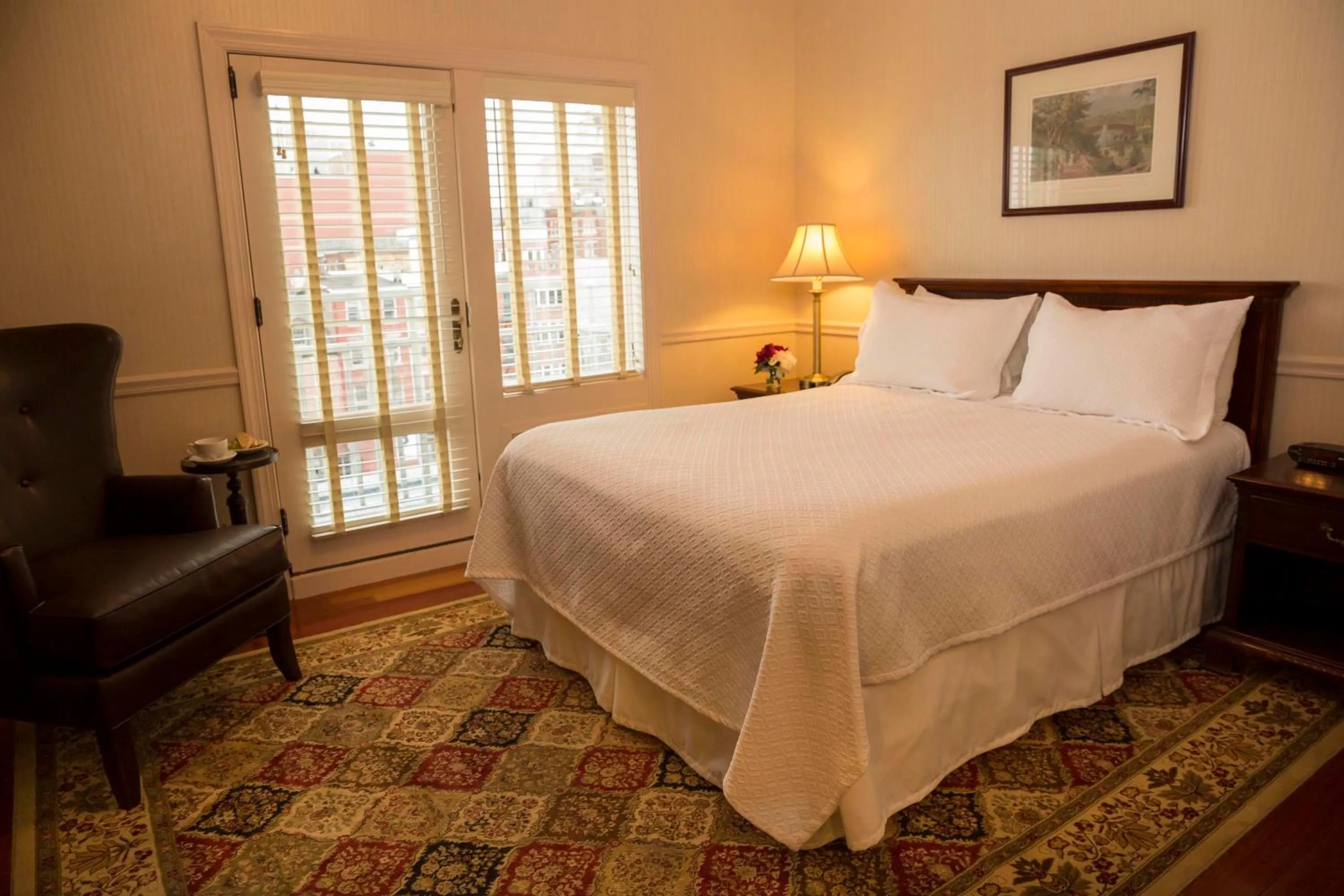 Queen Room in Penn's View Hotel Philadelphia