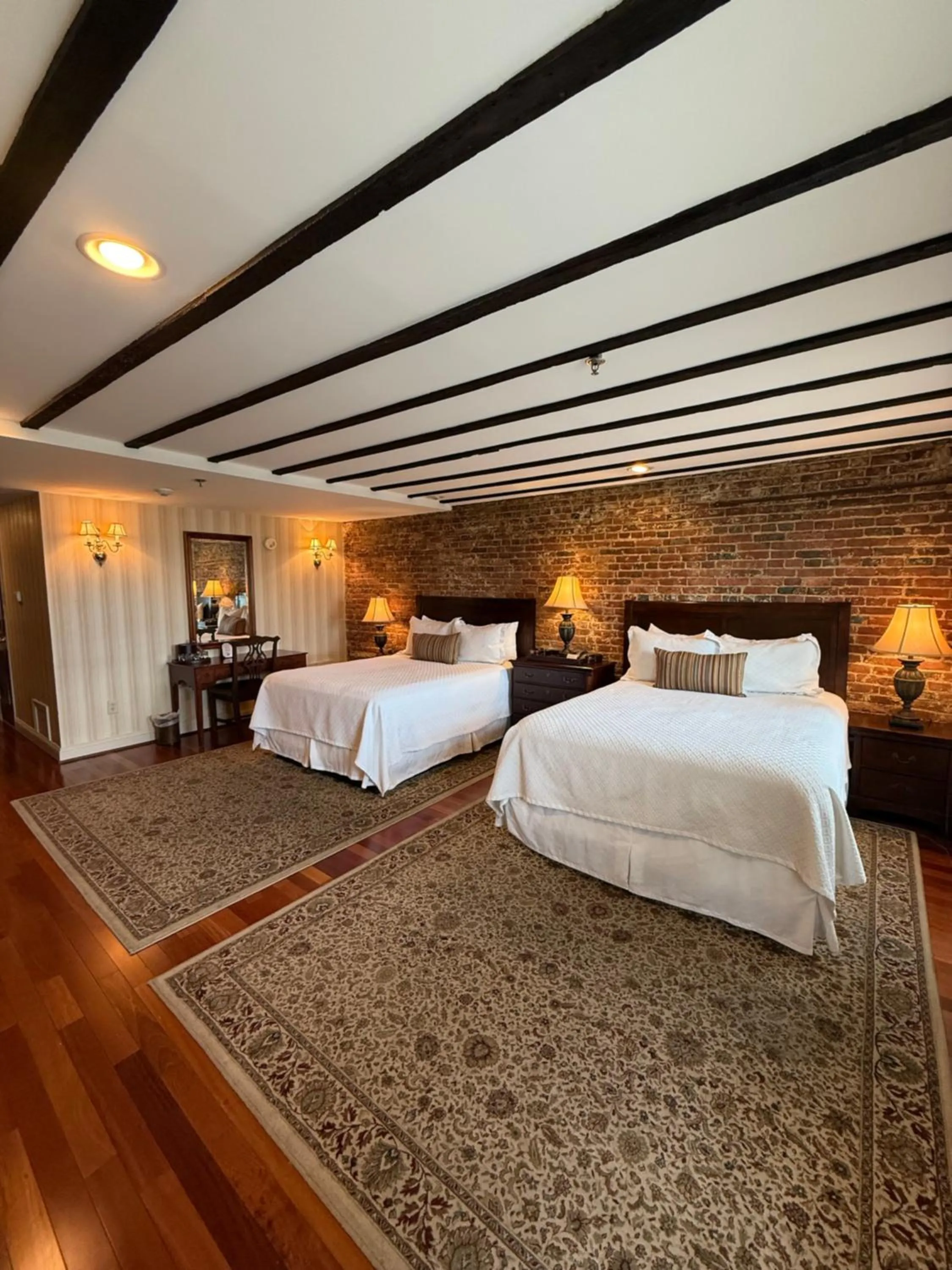 Deluxe Double Room in Penn's View Hotel Philadelphia