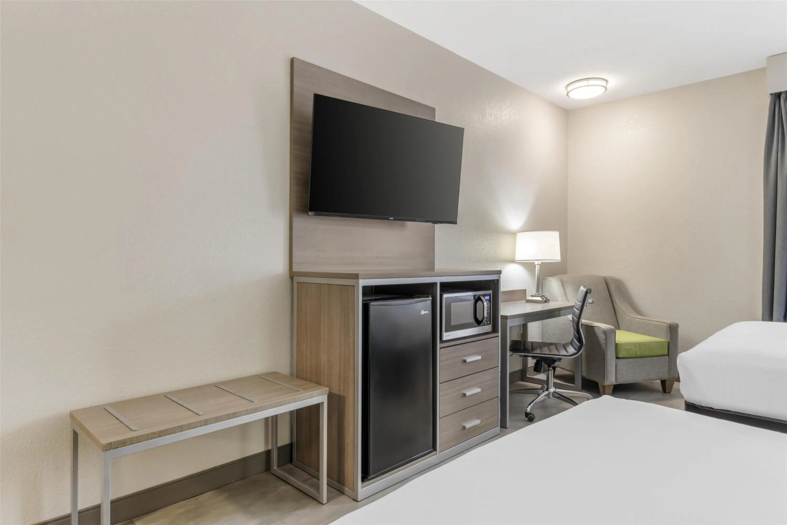 Queen Room with Two Queen Beds - Disability Access - Non Smoking in Best Western Commerce Inn