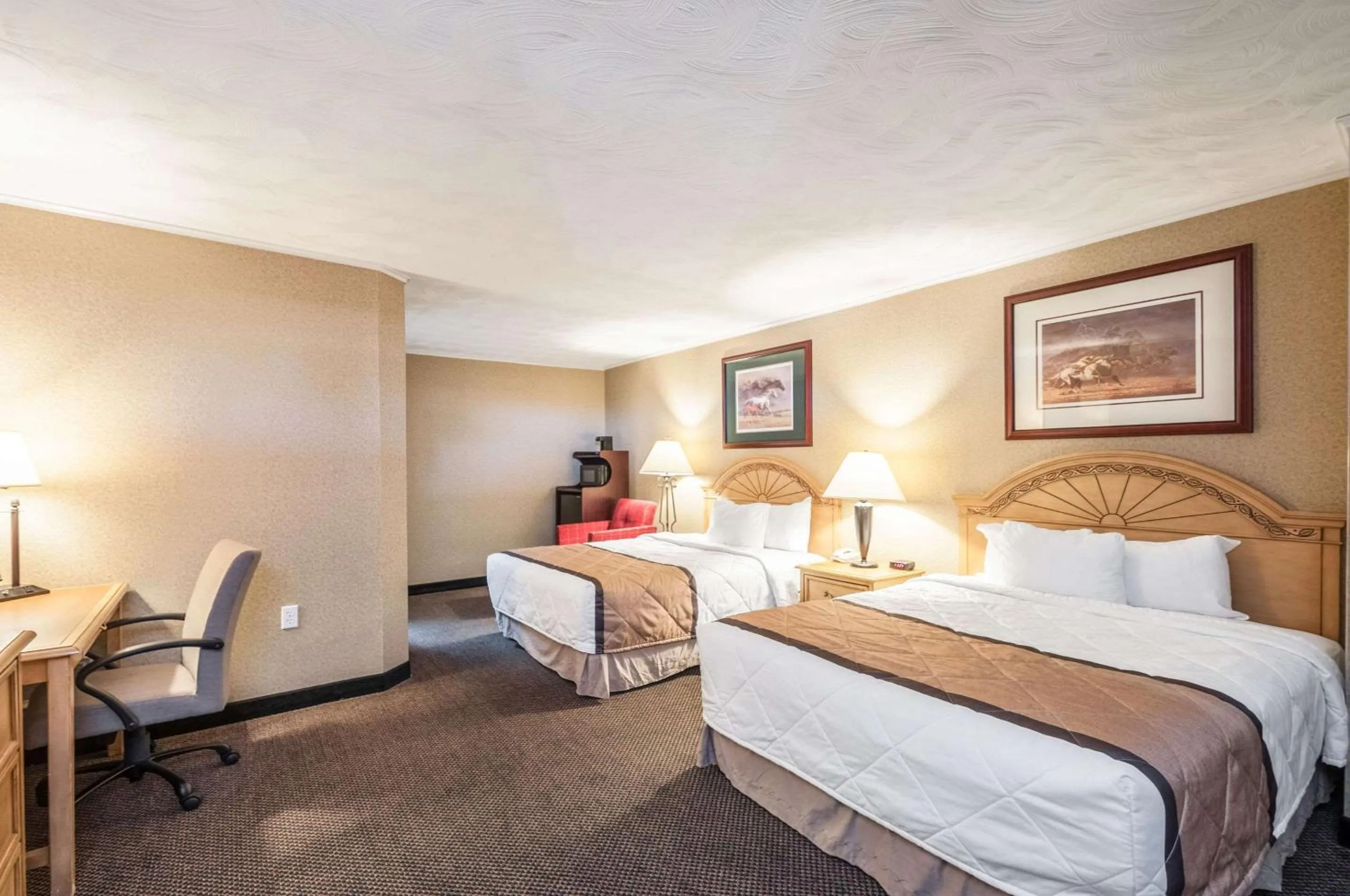 Queen Room with Two Queen Beds - Smoking in Rodeway Inn & Suites