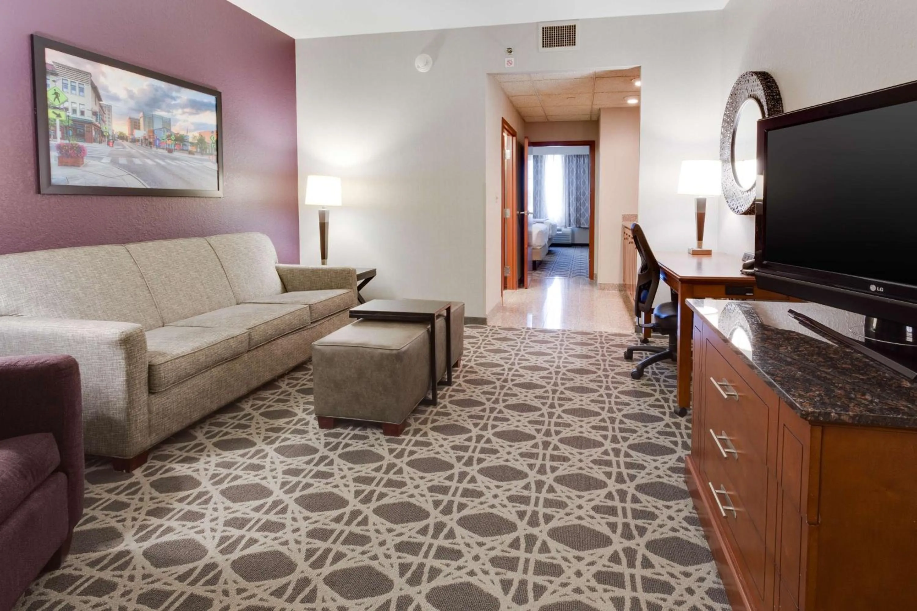 Queen Suite with Sofa Bed - Accessible, Tub in Drury Inn & Suites Middletown Franklin