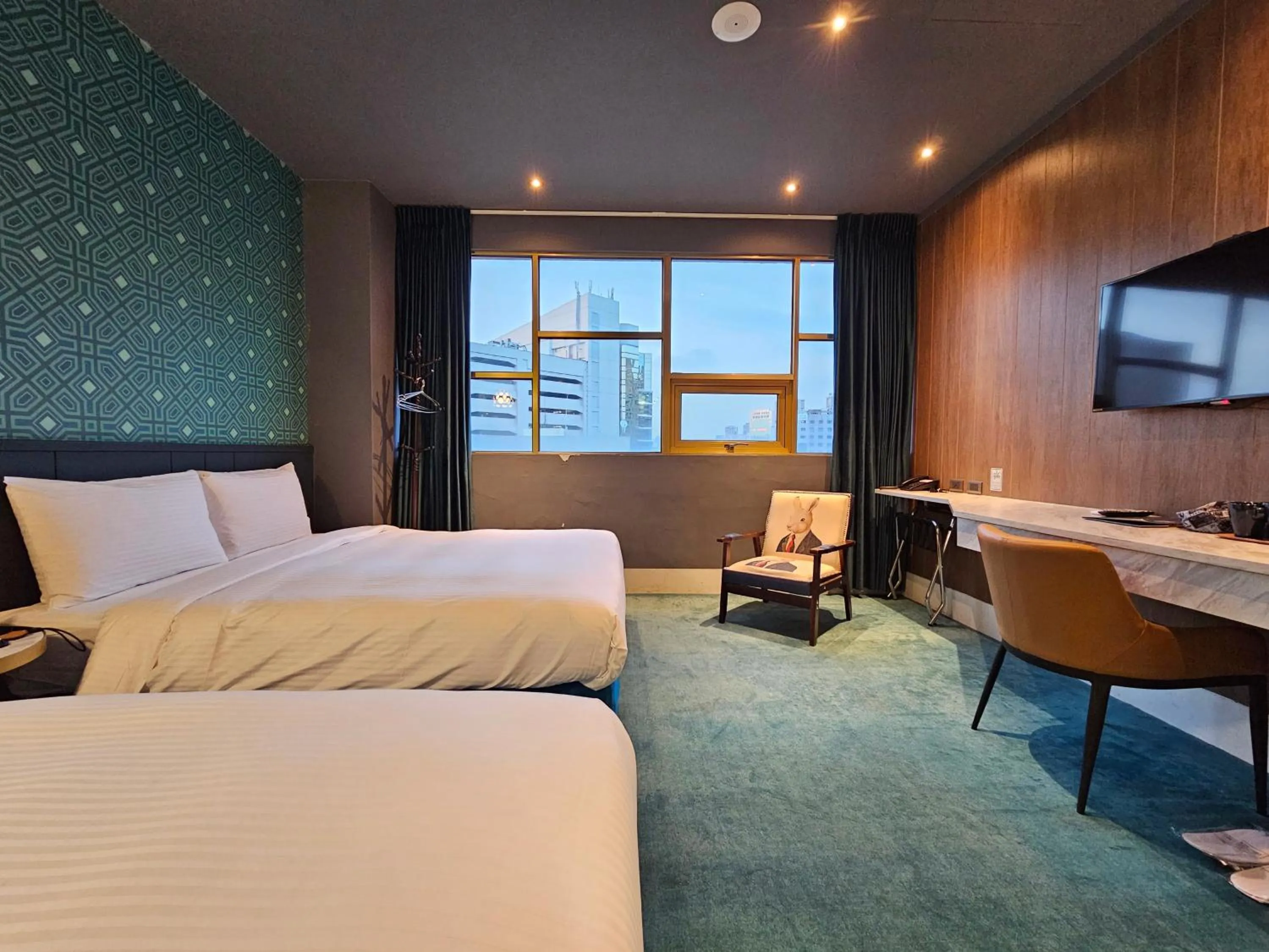 Superior Quadruple Room with Shower in Modern Inn