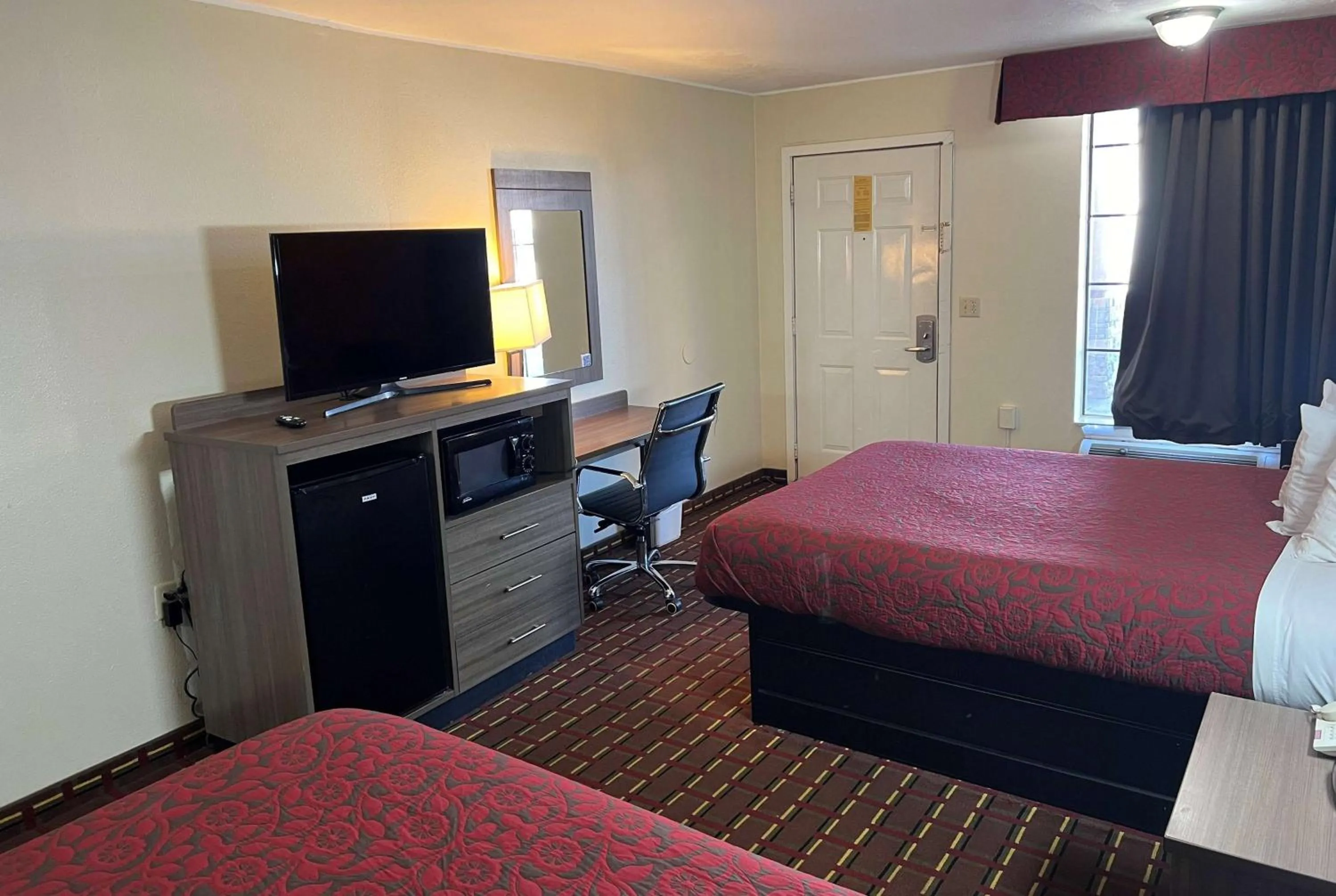 Queen Room with Two Queen Beds - Non-Smoking in Days Inn by Wyndham El Reno