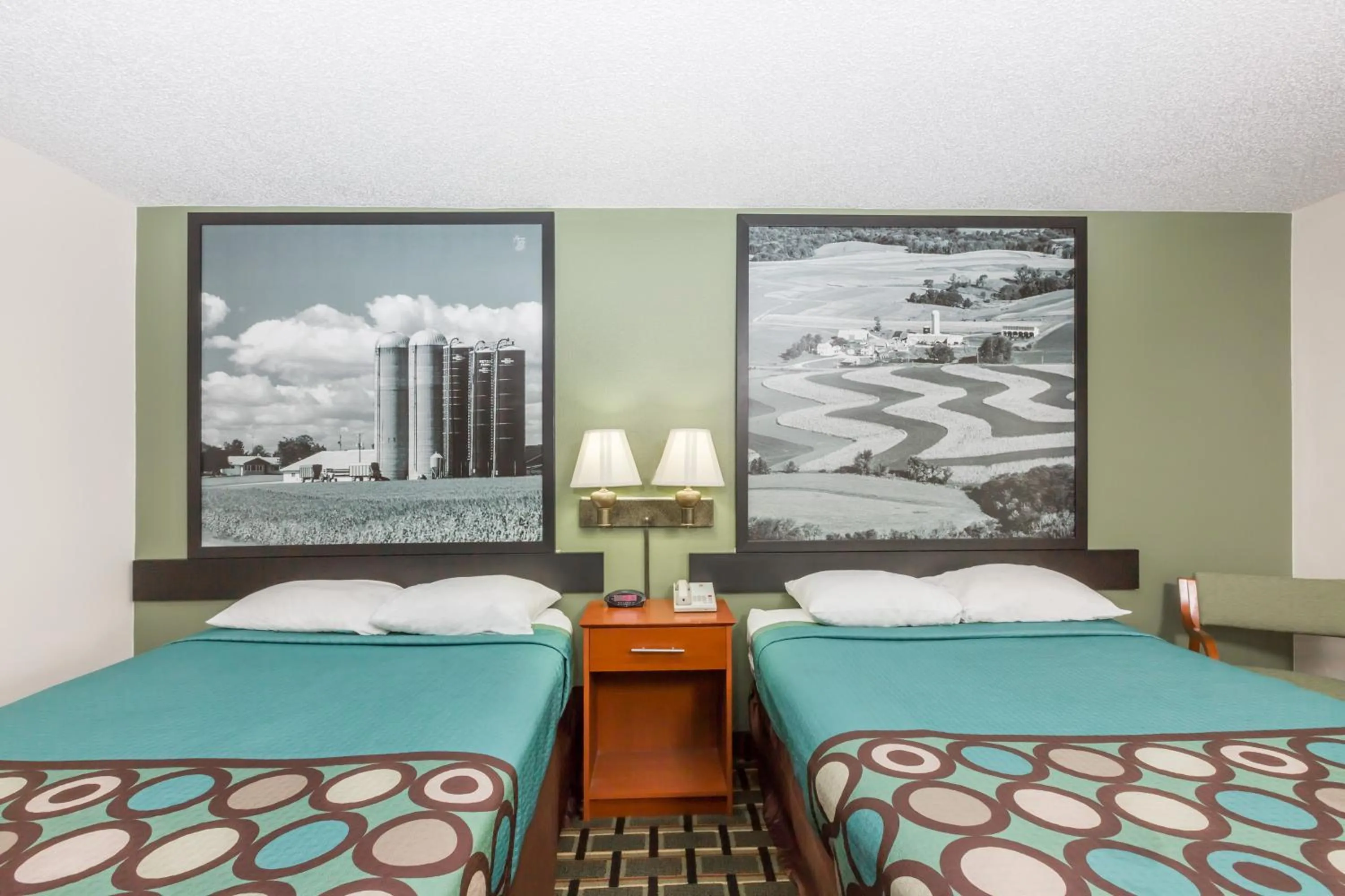 2 Double Beds, Smoking in Super 8 by Wyndham Osceola IA