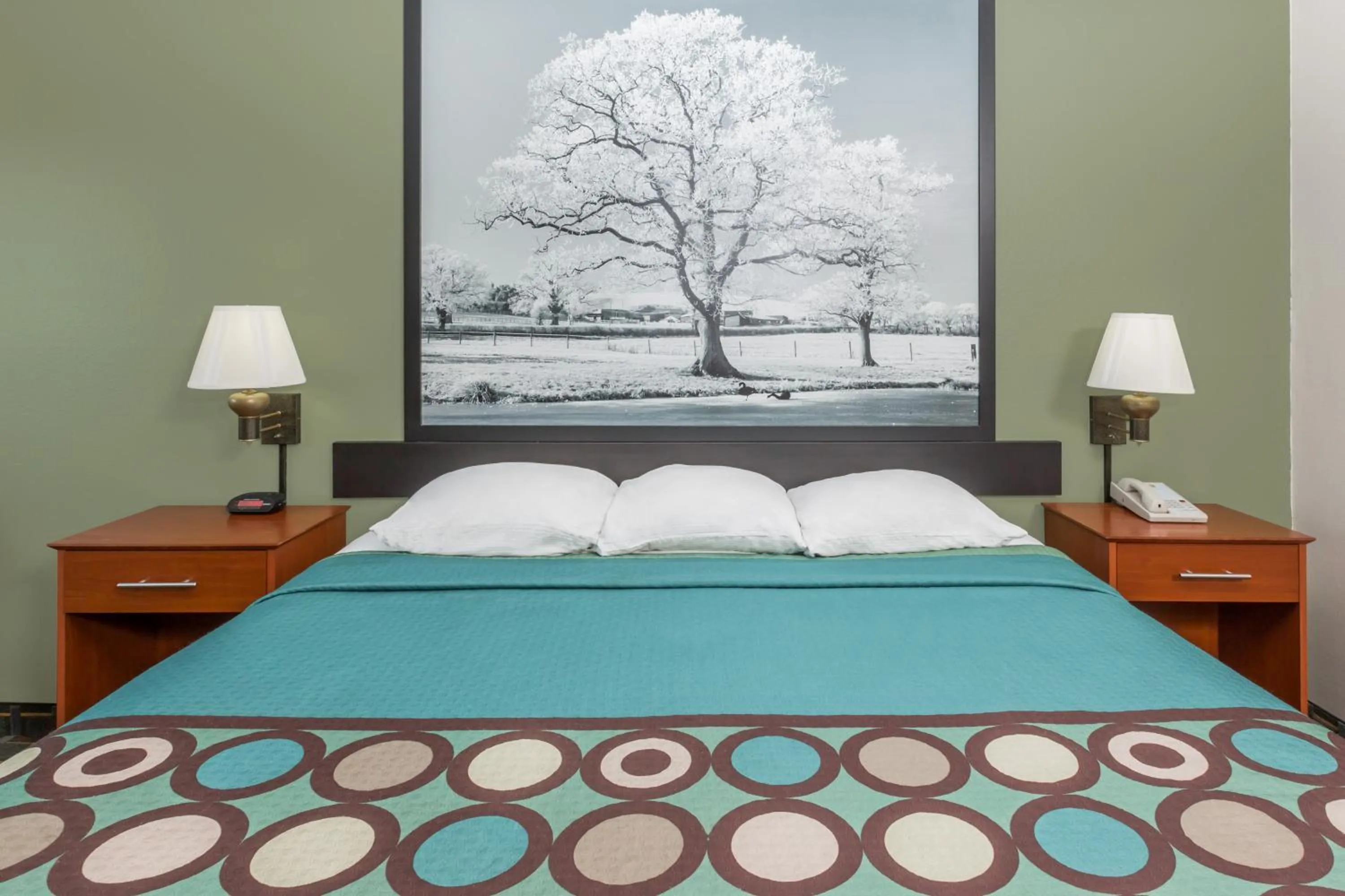 King Room - Disability Access/Non-Smoking in Super 8 by Wyndham Osceola IA