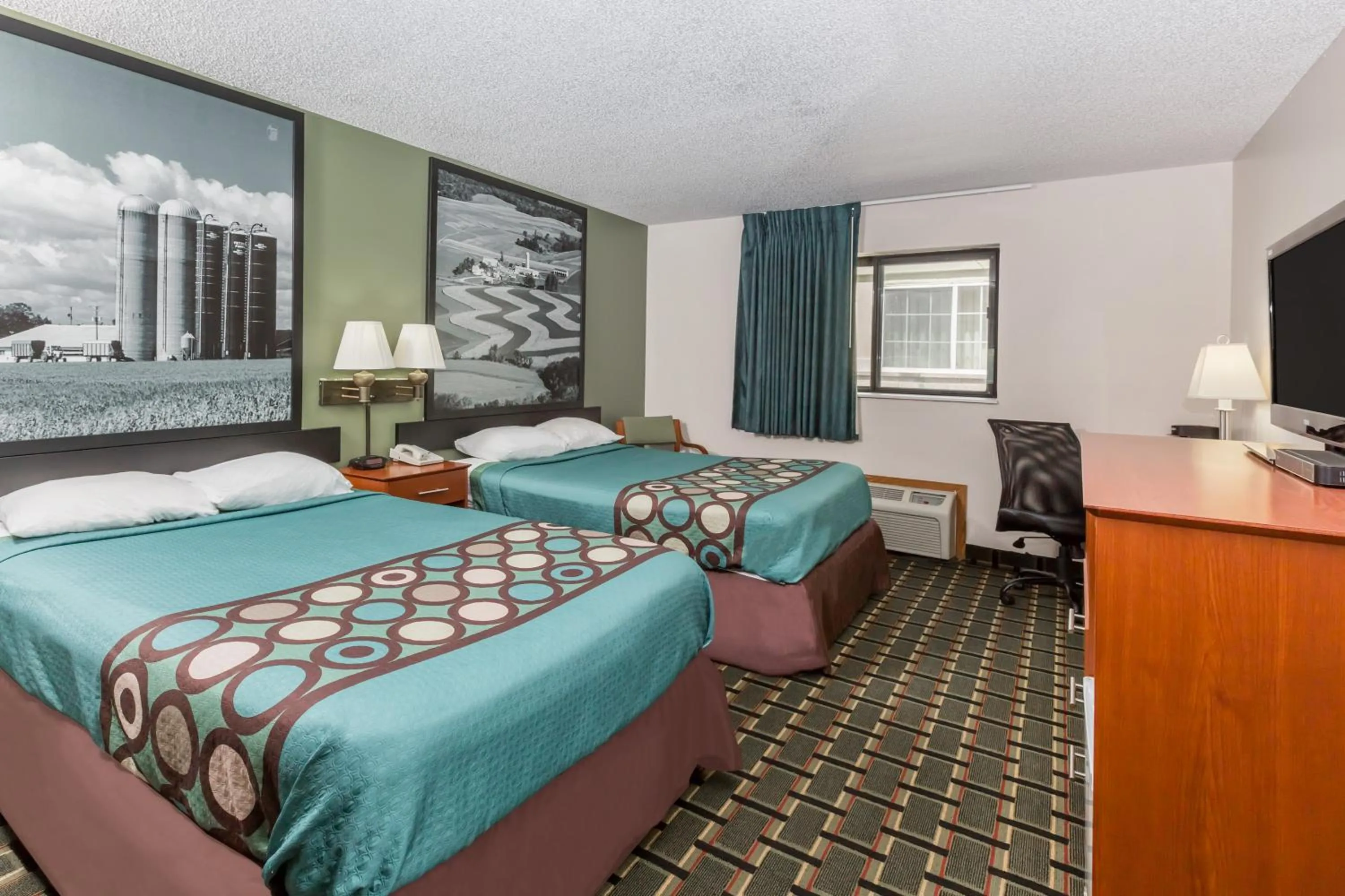 2 Double Beds, Non-Smoking in Super 8 by Wyndham Osceola IA