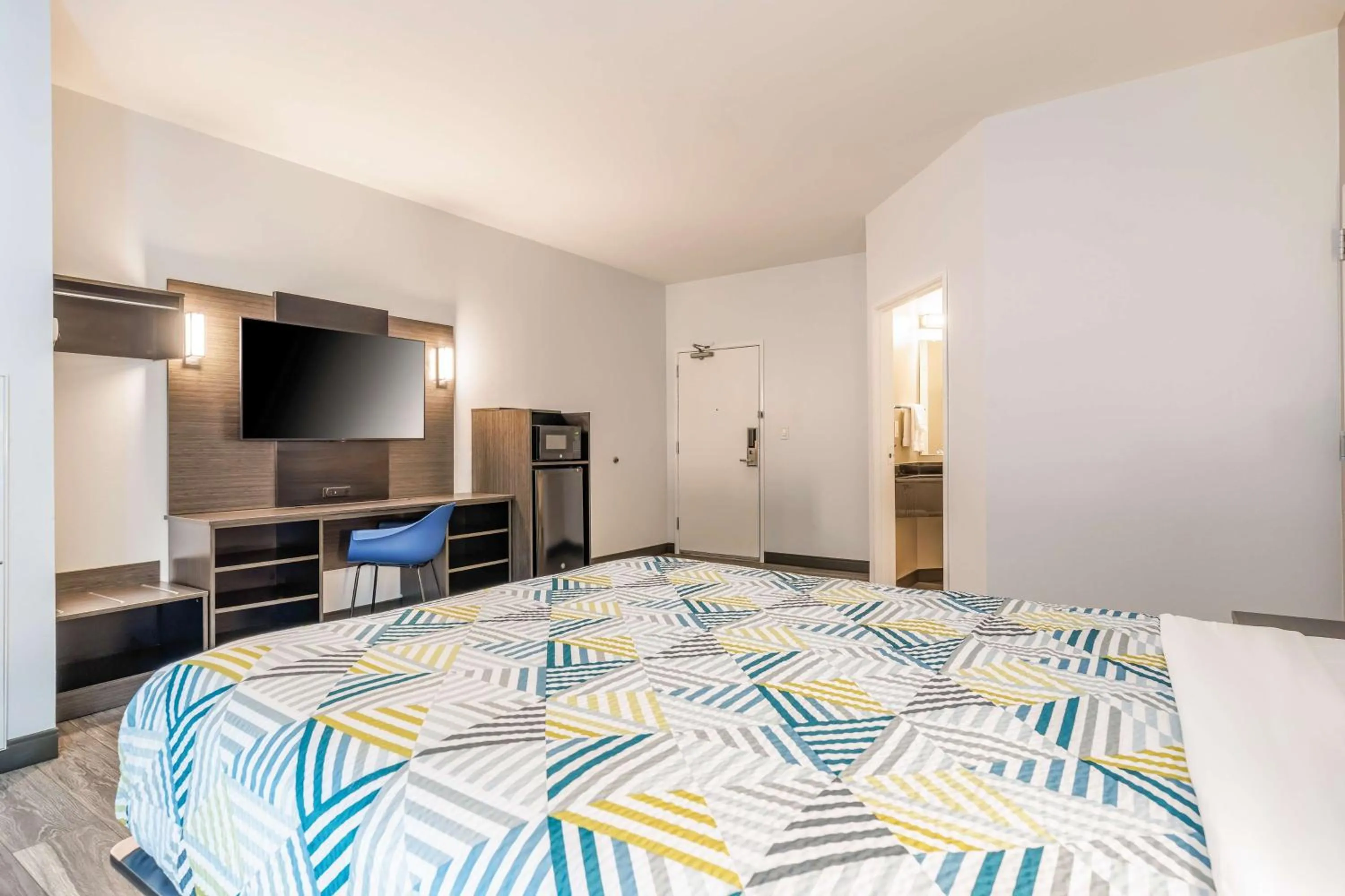 Deluxe Queen Room - Non-Smoking in Motel 6-Grand Island, NE