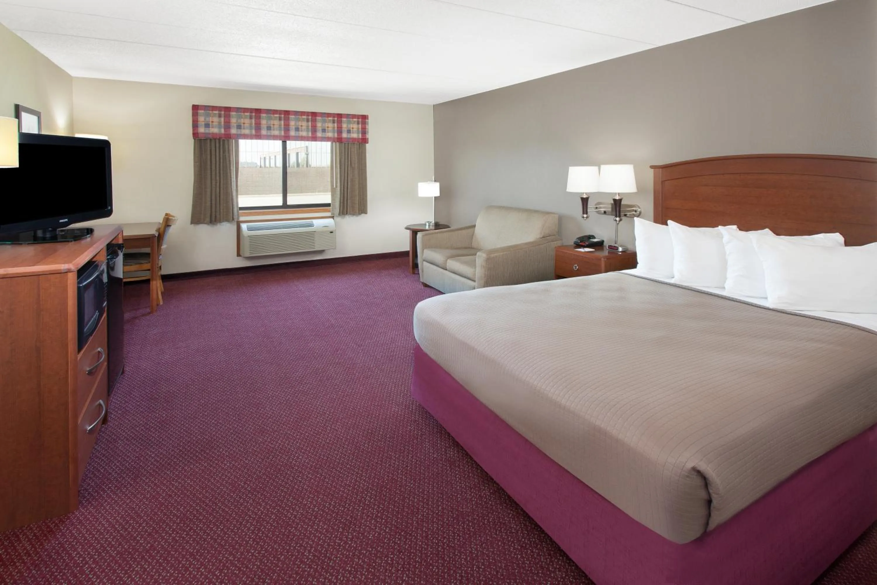 Queen Room - Mobility Access/Non-Smoking in AmericInn by Wyndham Iowa Falls