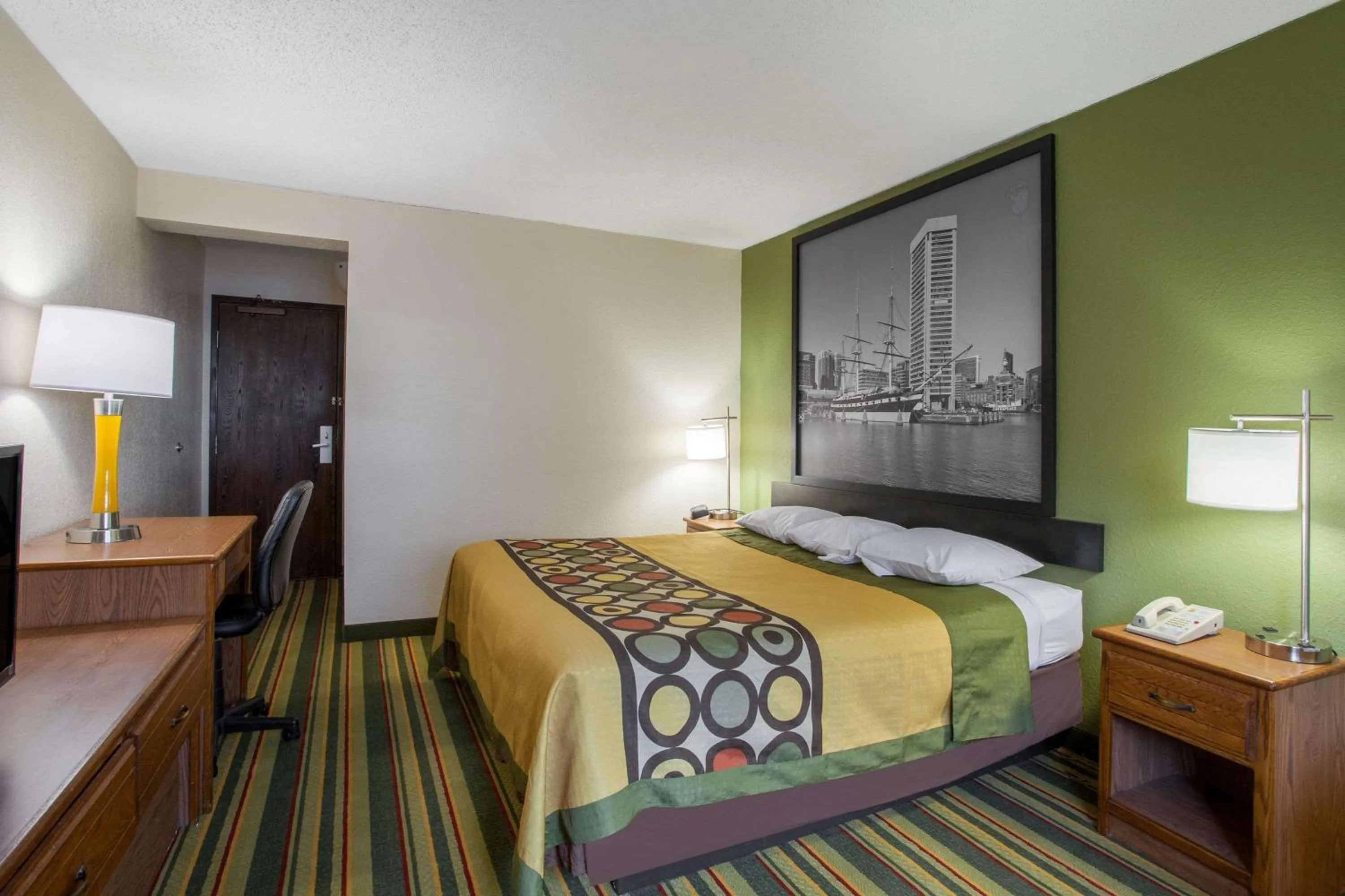 King Room - Non-Smoking in Super 8 by Wyndham College Park Wash DC Area