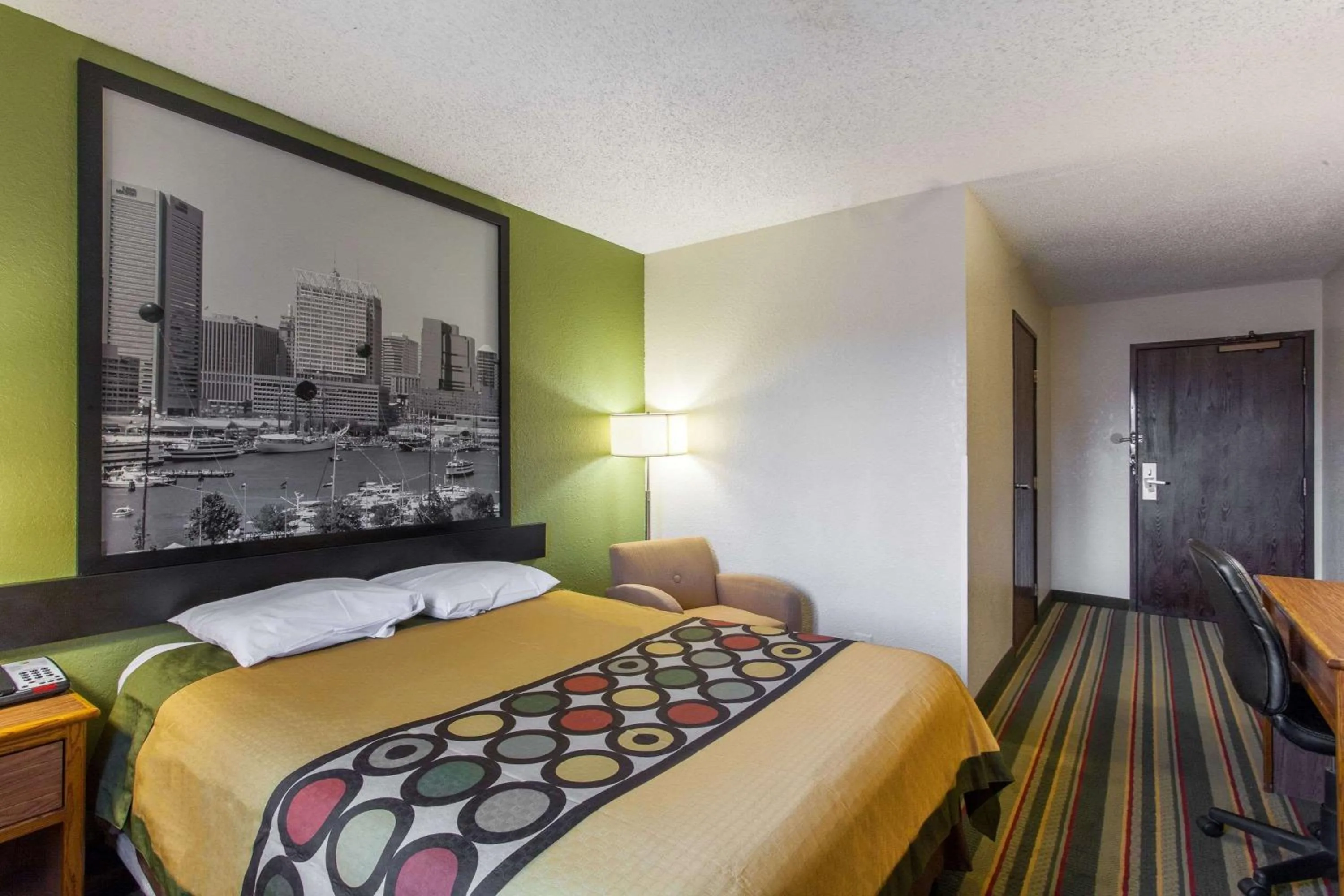 Deluxe Queen Room - Mobility Access/Non-Smoking in Super 8 by Wyndham College Park Wash DC Area