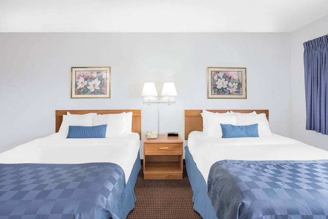 Queen Room with Two Queen Beds and Lake View - Non-Smoking in Ramada by Wyndham Hancock Waterfront